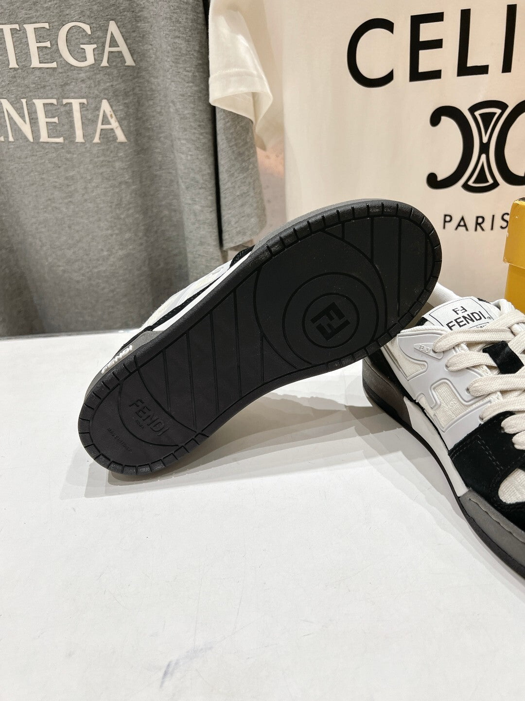 BLACK & WHITE LOW-TOP SNEAKERS WITH CONTRAST PANELS