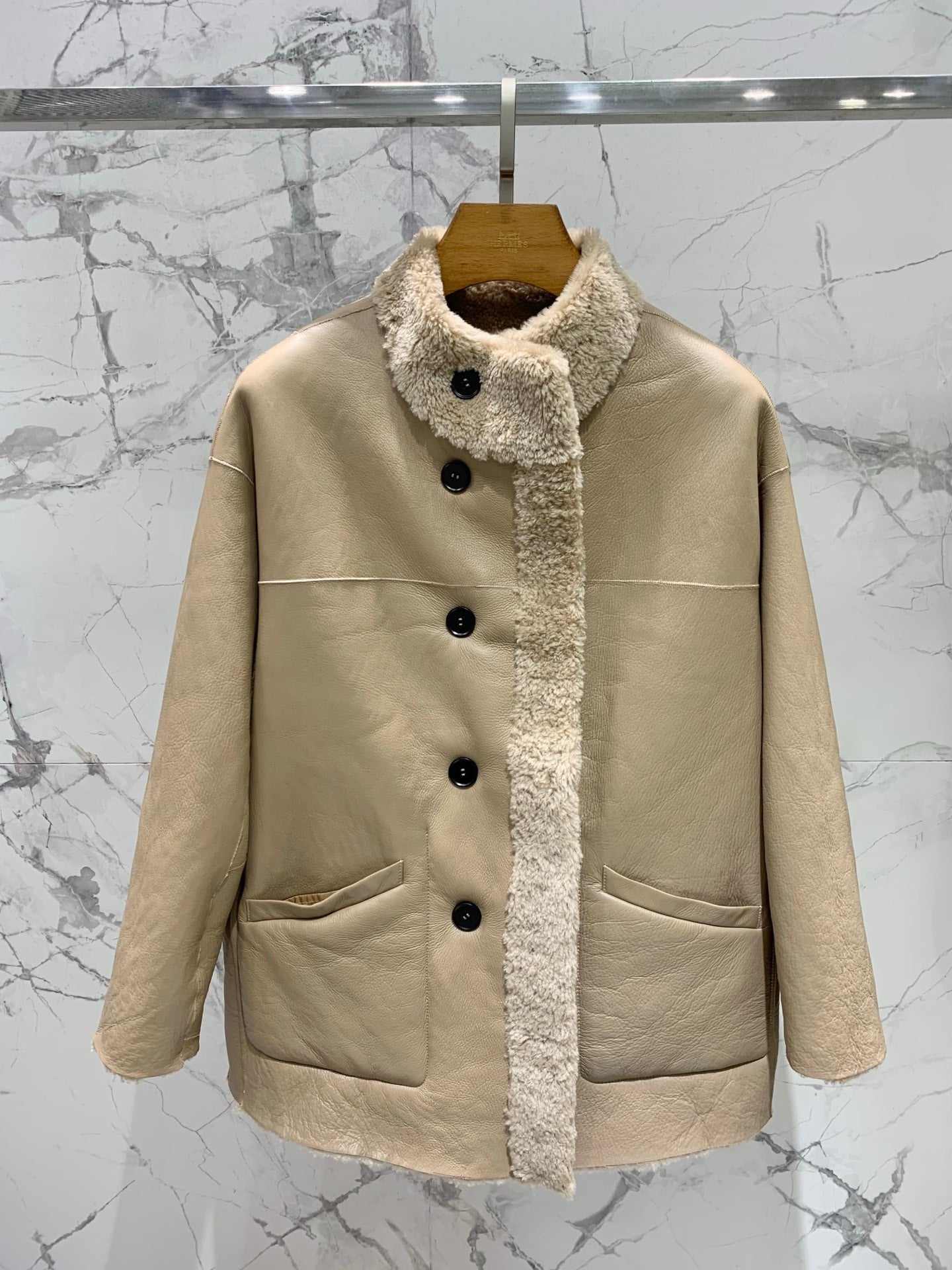 NATURAL SHEARLING JACKET IN BEIGE WITH STAND COLLAR