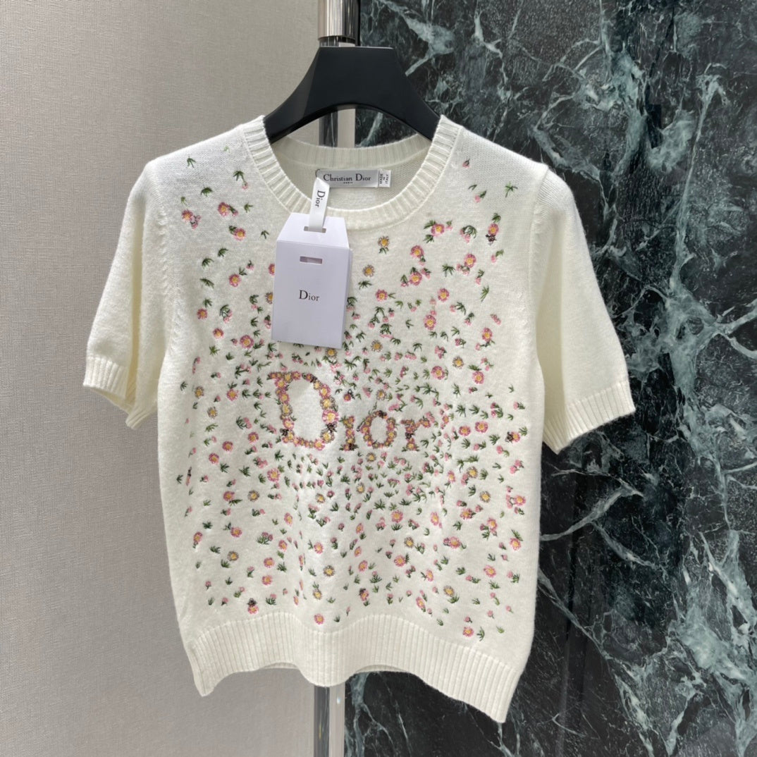 FLORAL EMBROIDERED KNIT TOP