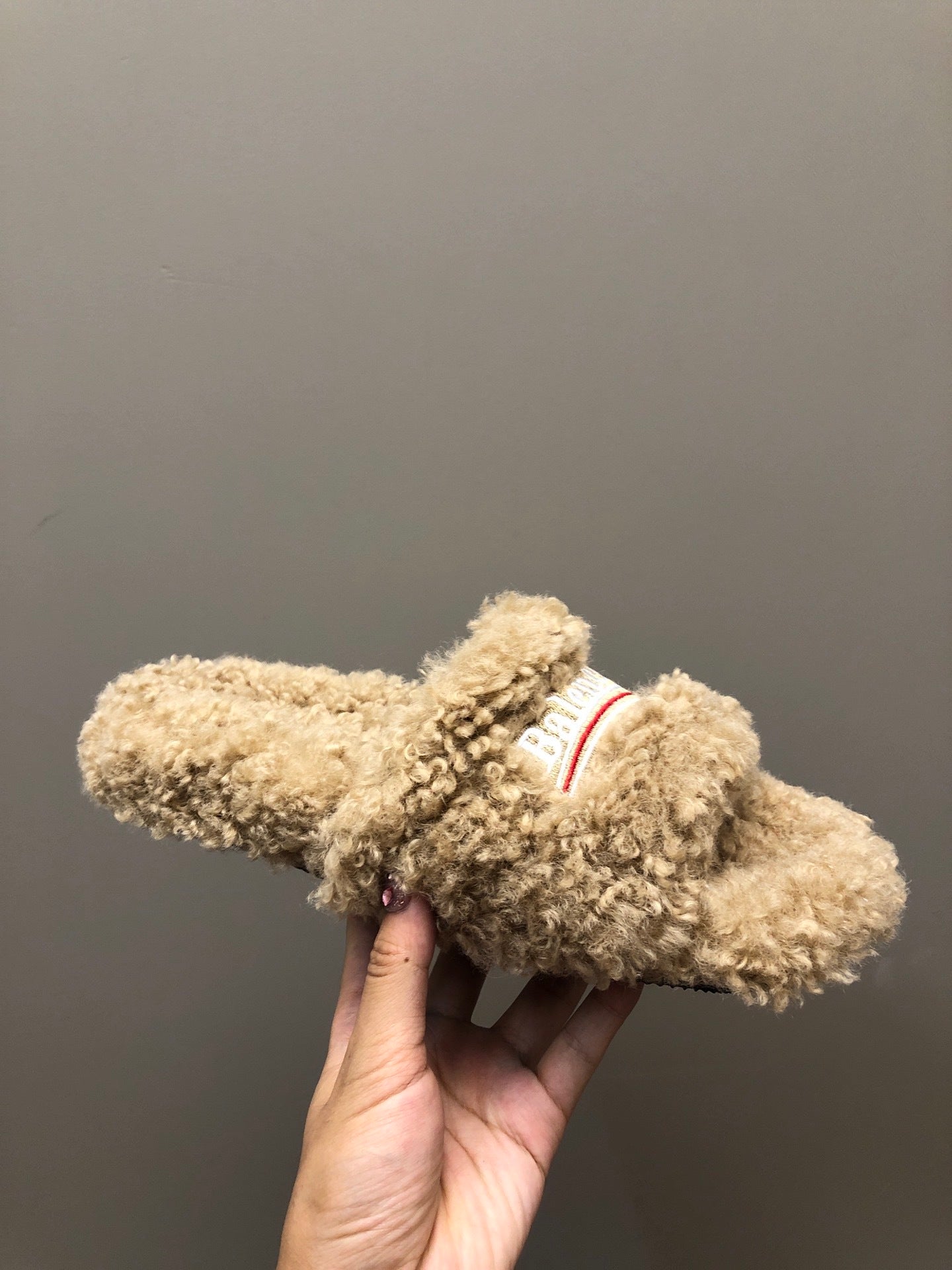 BEIGE FLUFFY COMFORT SLIDES