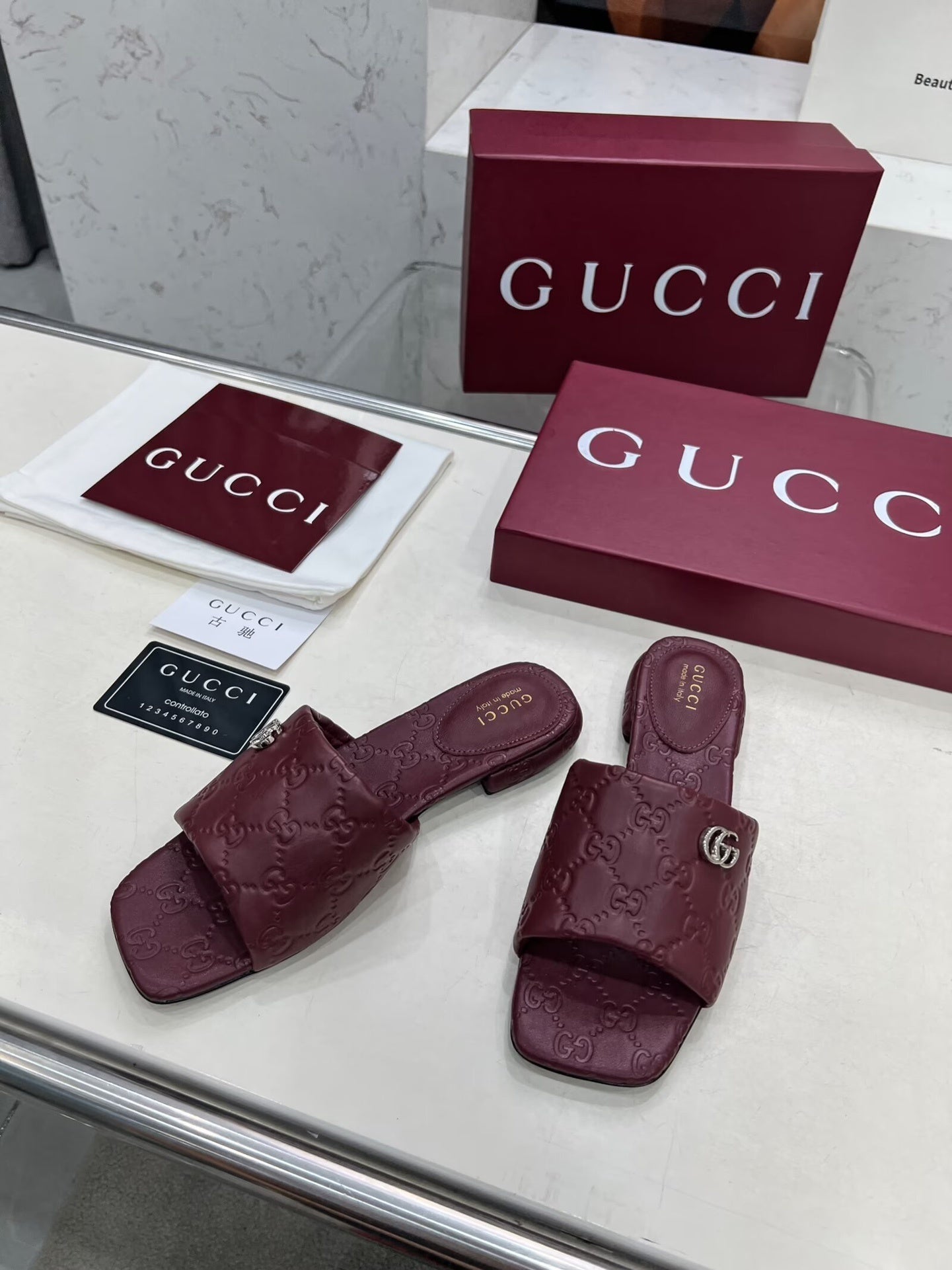 BURGUNDY EMBOSSED LOGO SLIDE SANDALS WITH METAL DETAIL