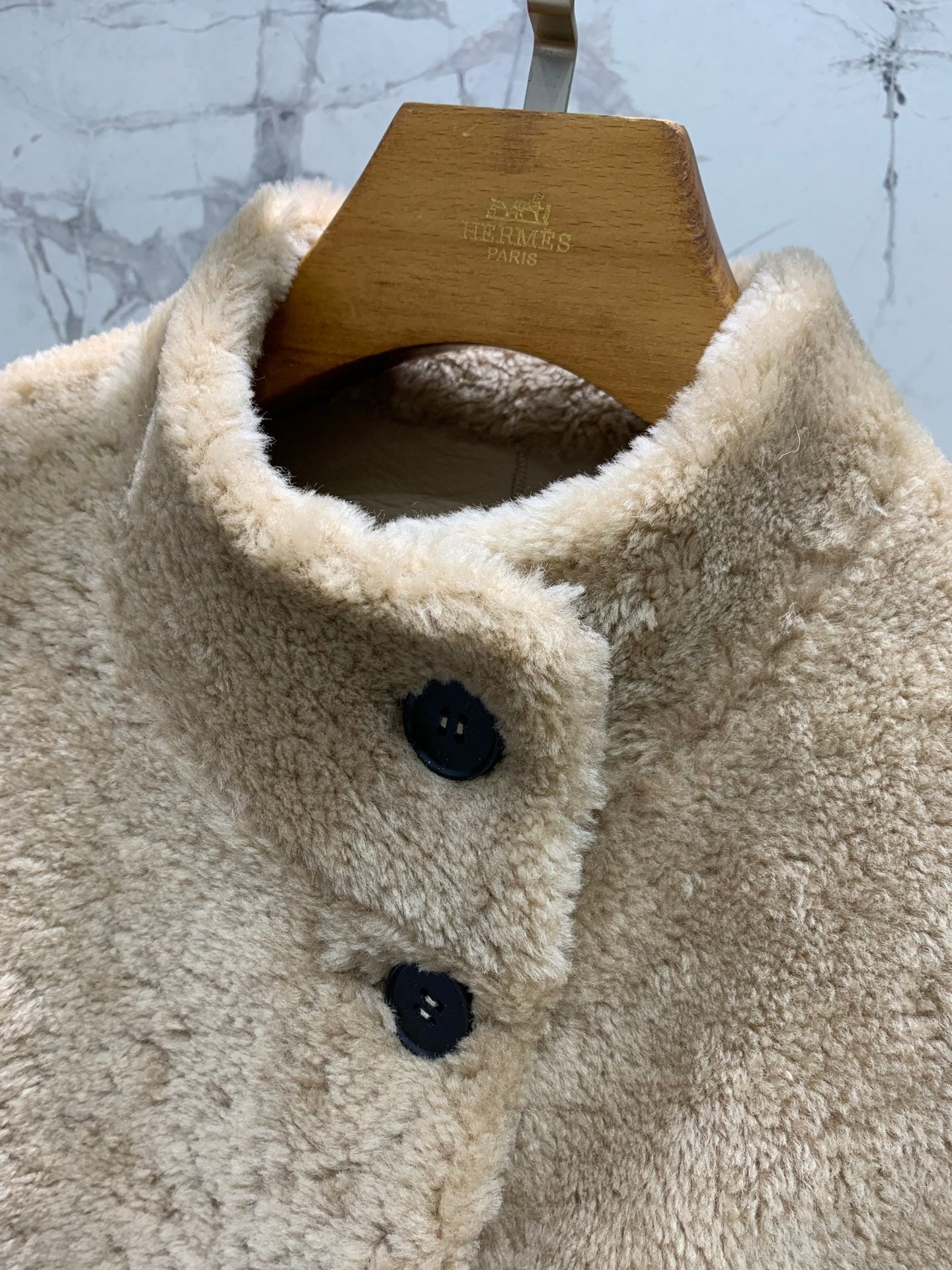 NATURAL SHEARLING JACKET IN BEIGE WITH STAND COLLAR