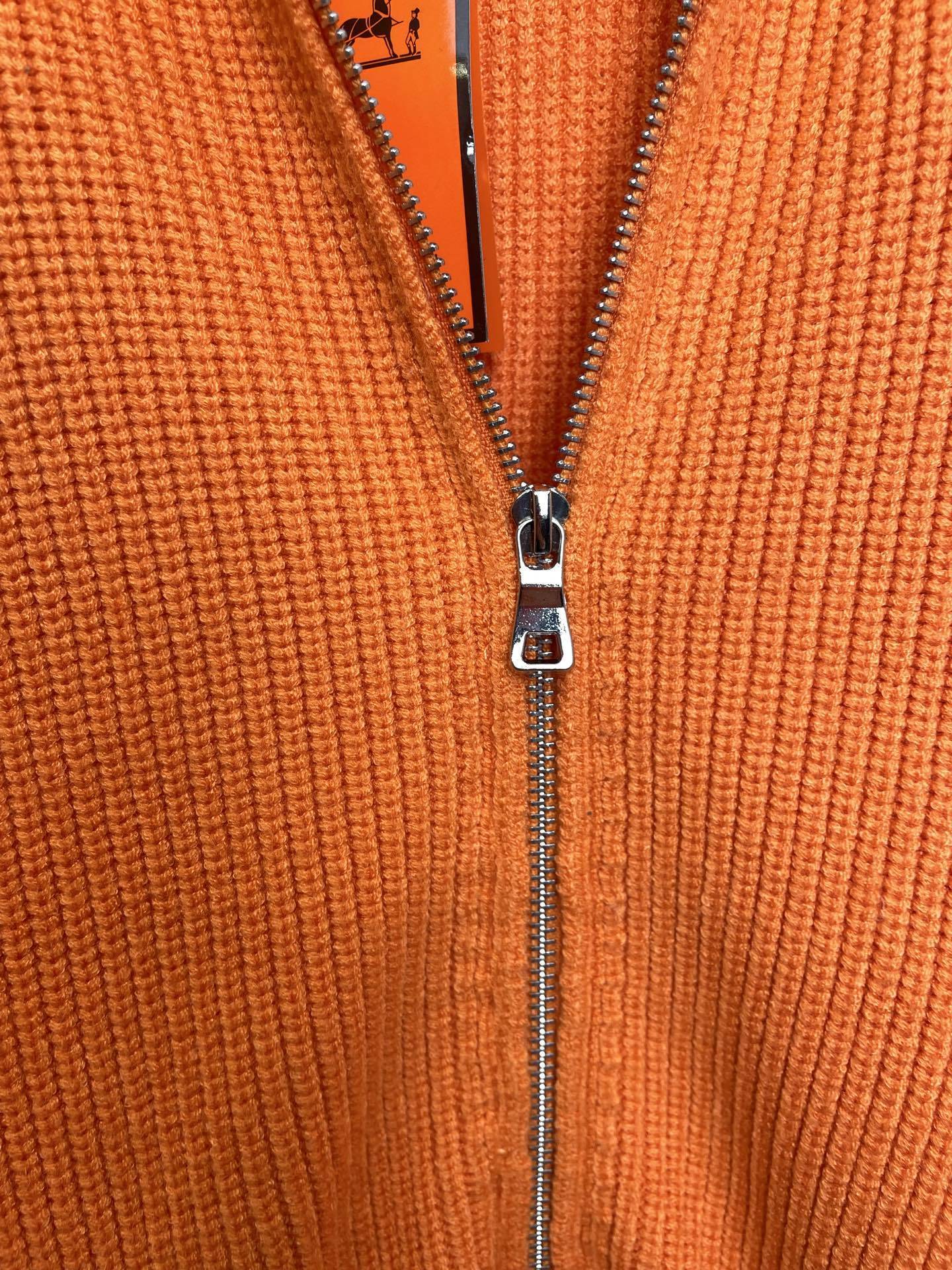 Strickjacke mit durchgehendem Reißverschluss und Vordertaschen