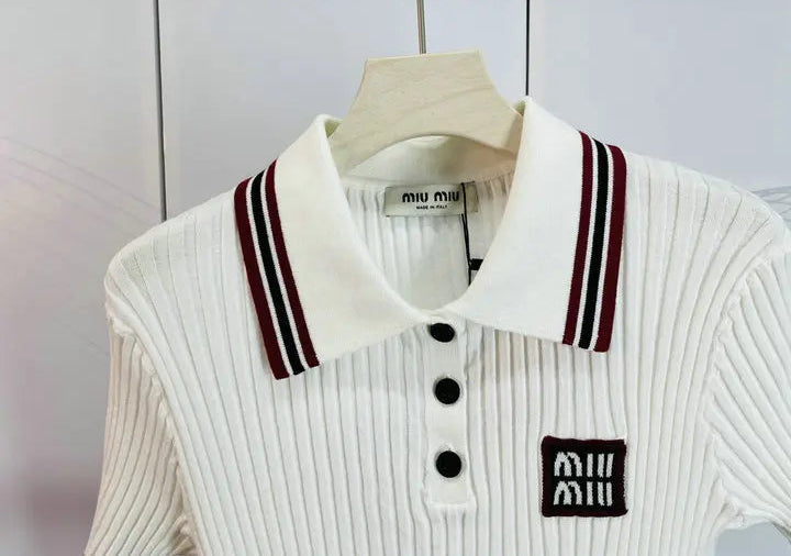 RIBBED LOGO CONTRAST POLO KNIT TOP
