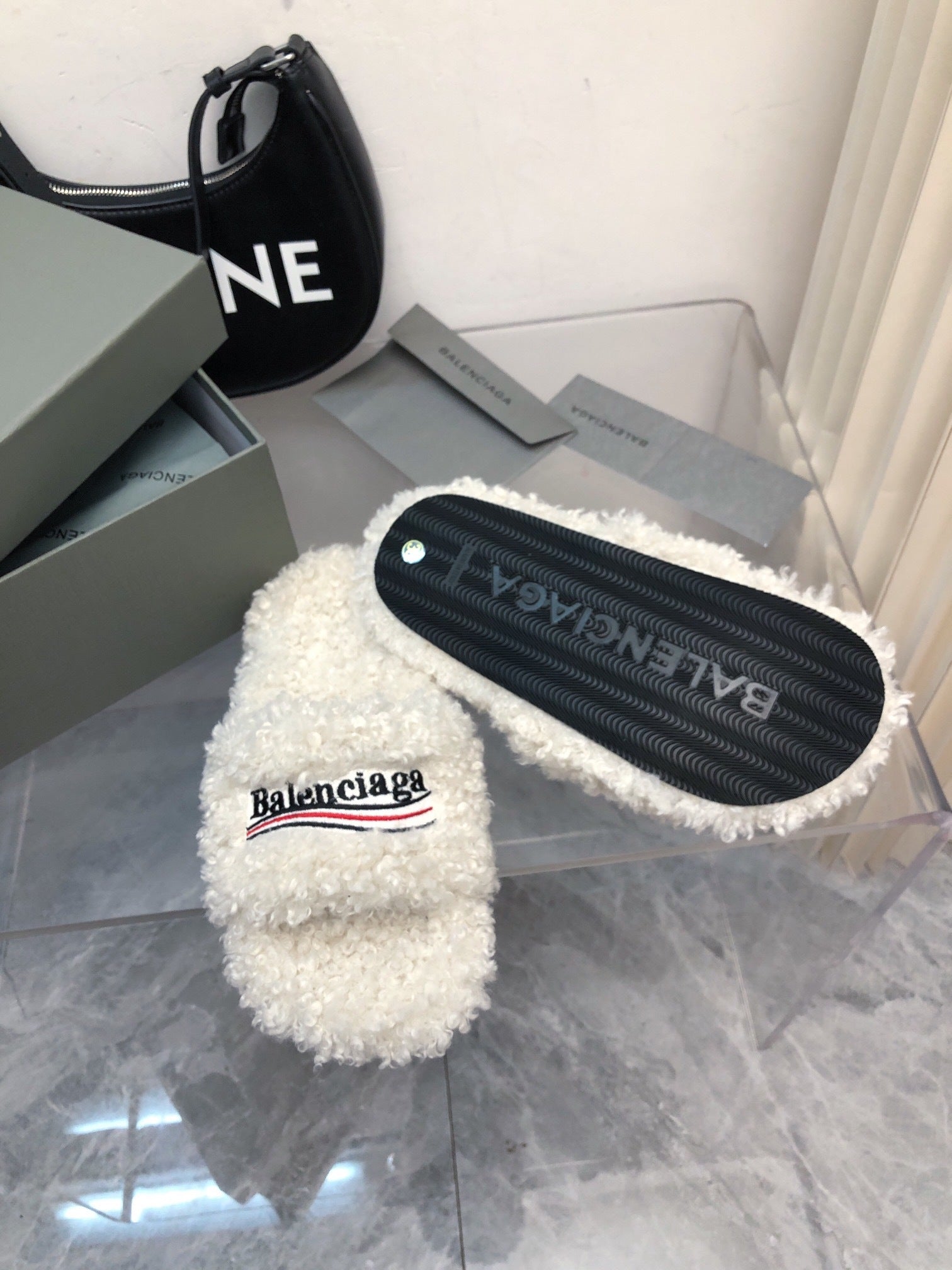 WHITE FLUFFY COMFORT SLIDES