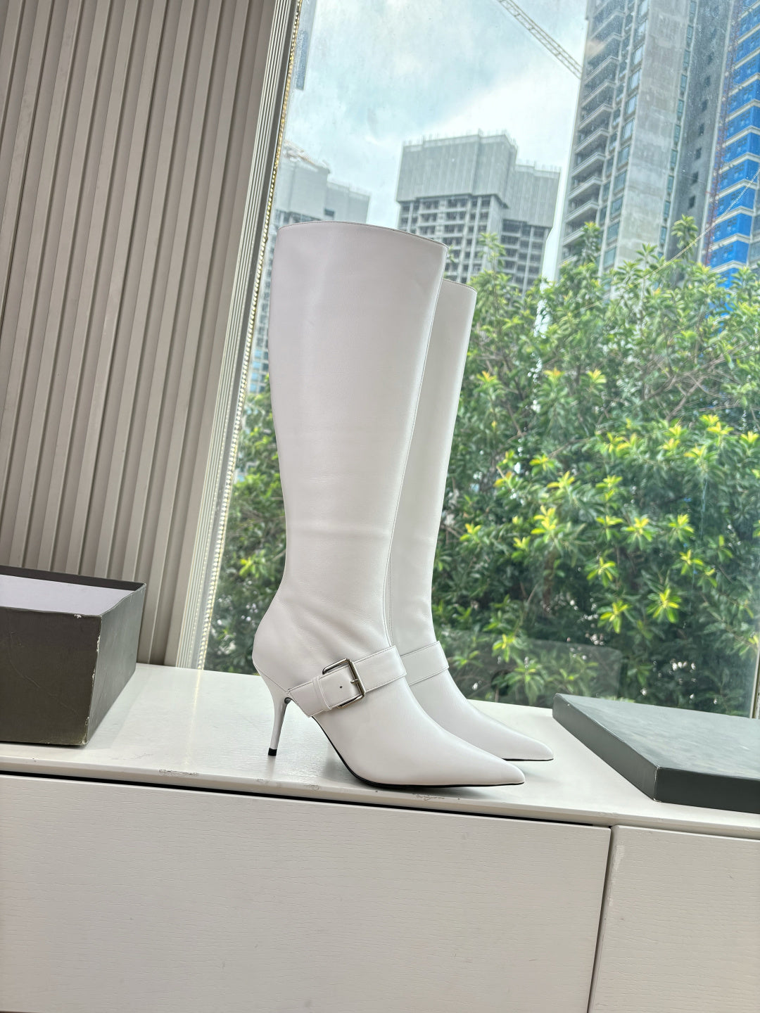 WHITE KNEE-HIGH BUCKLE HEEL BOOTS