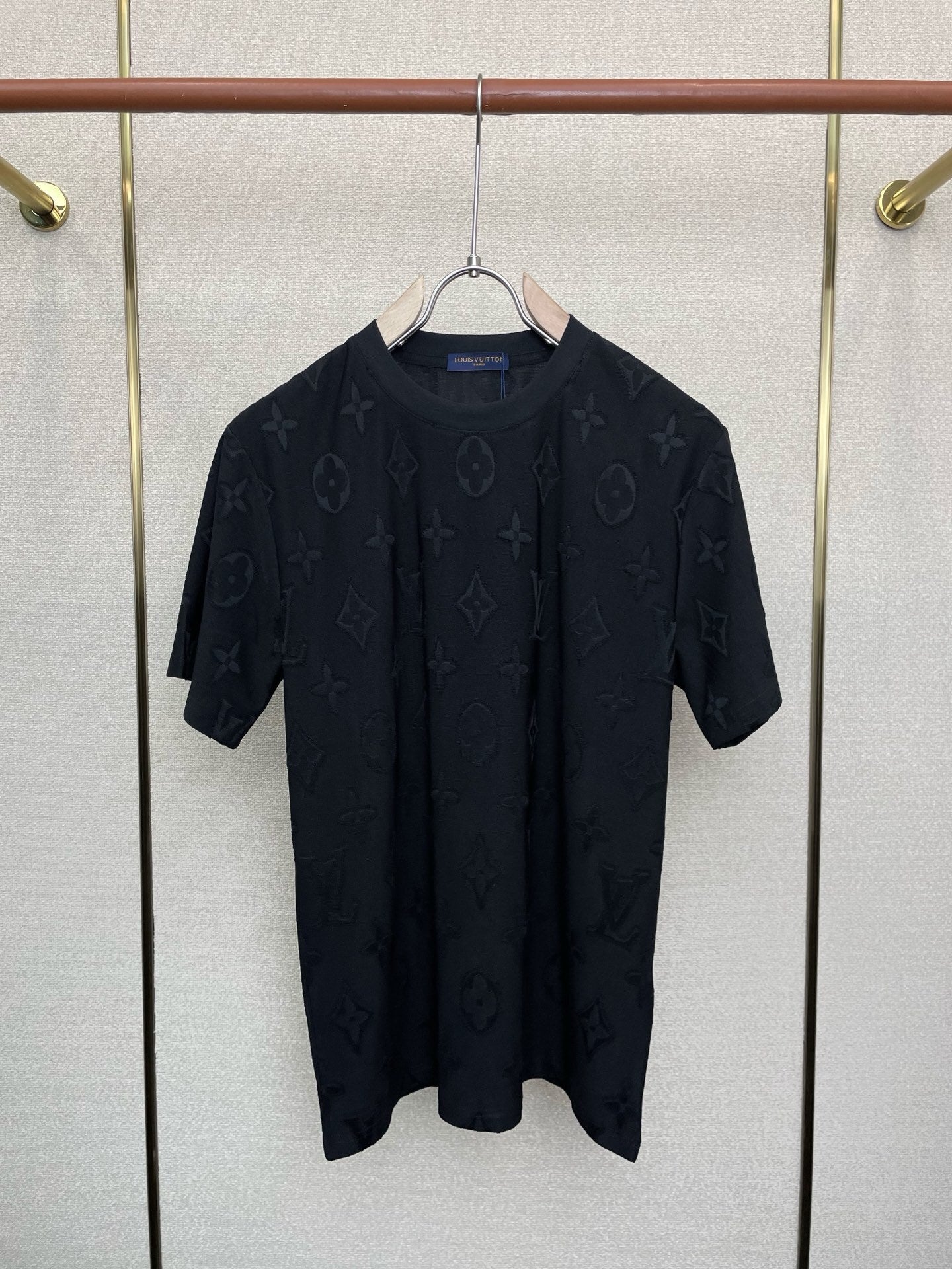 T-SHIRT AUS BAUMWOLLE MIT GEPRÄGTEM MONOGRAMM