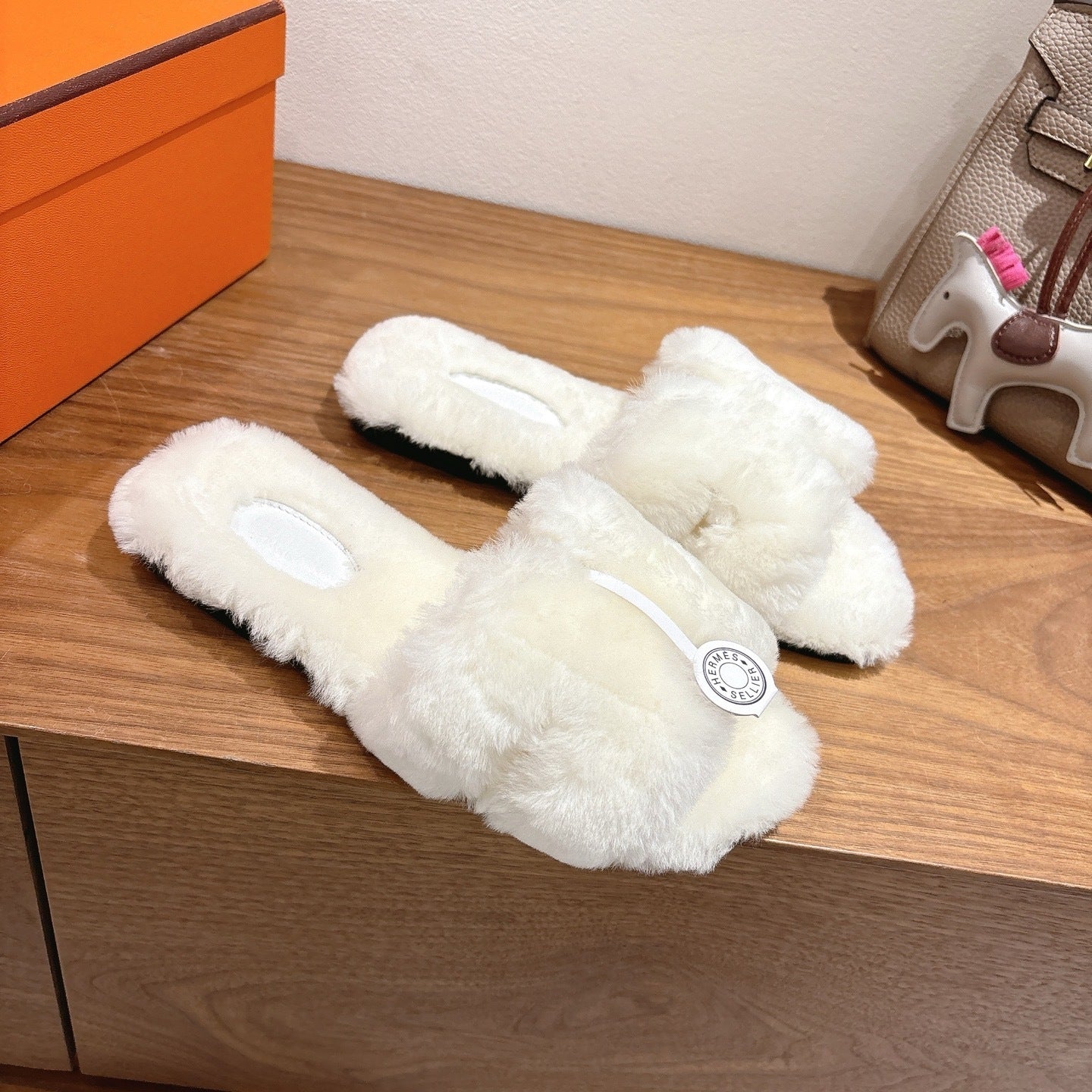 WHITE FAUX FUR SLIDE SLIPPERS