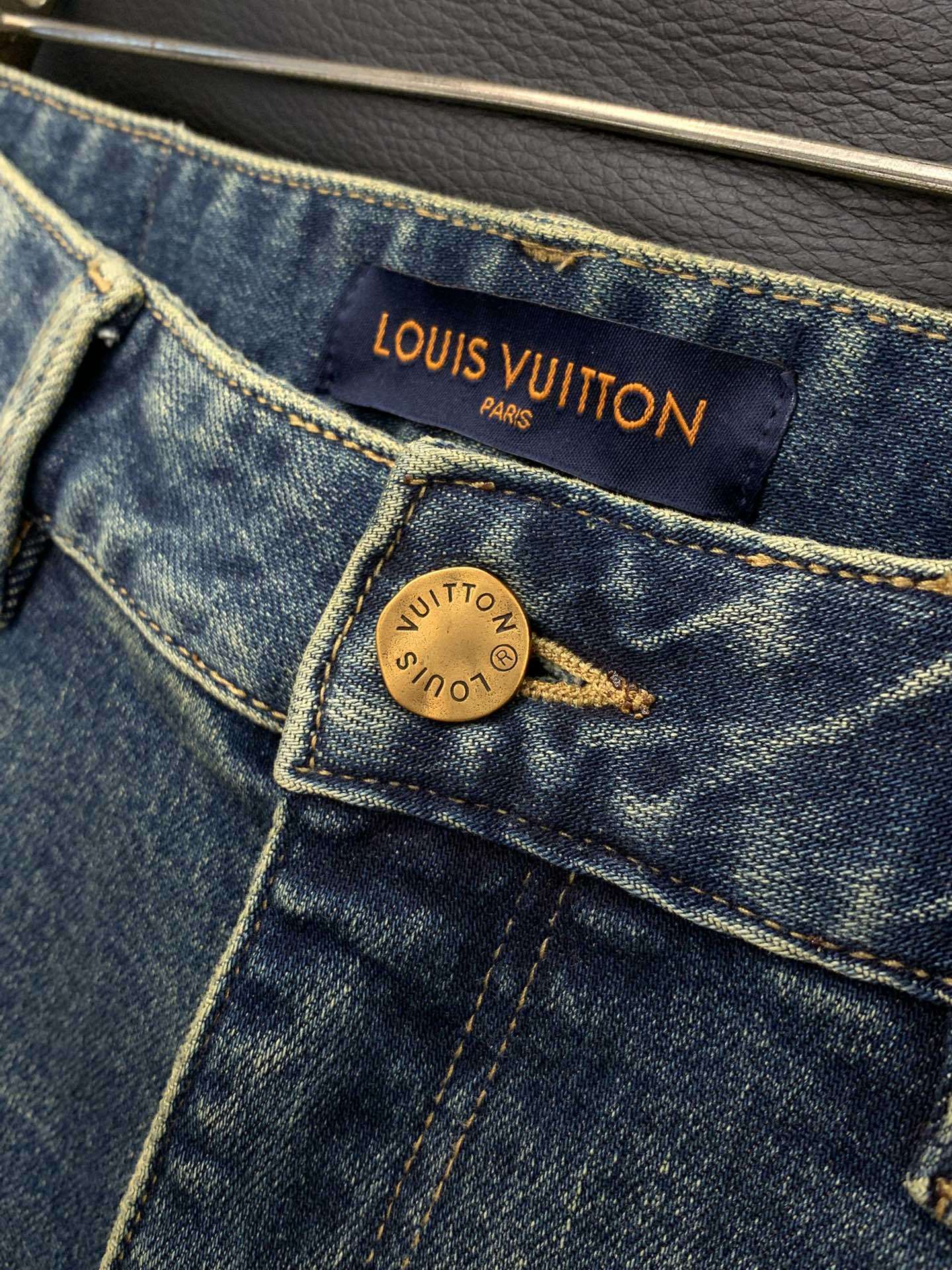 DISTRESSED SLIM-FIT GRAPHIC DENIM JEANS