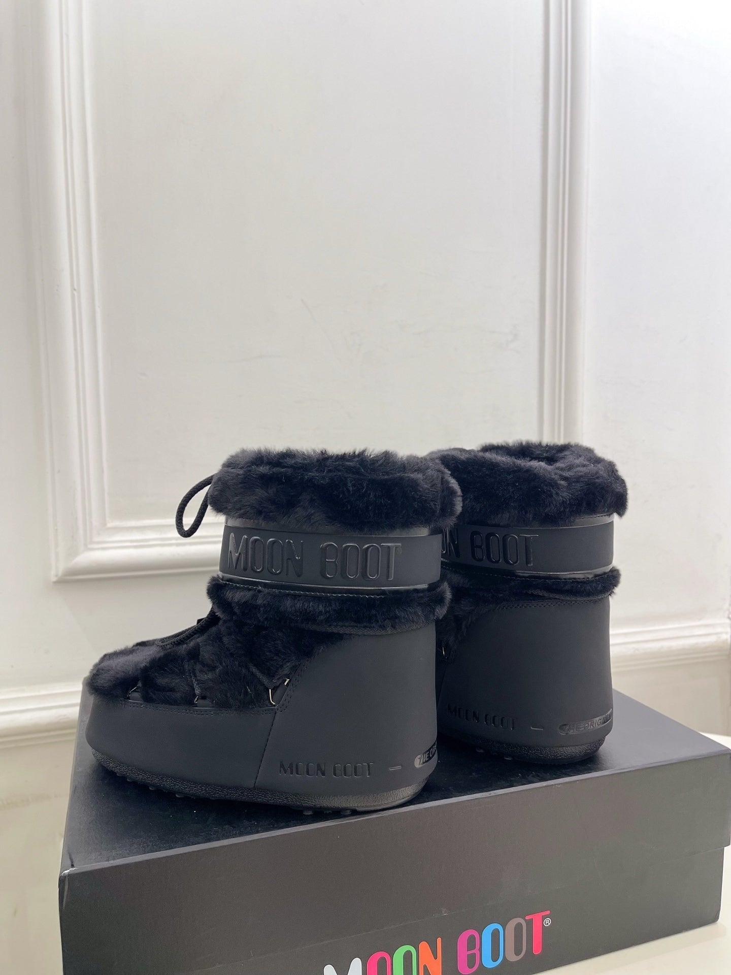 BLACK FAUX FUR LINED WINTER BOOTS