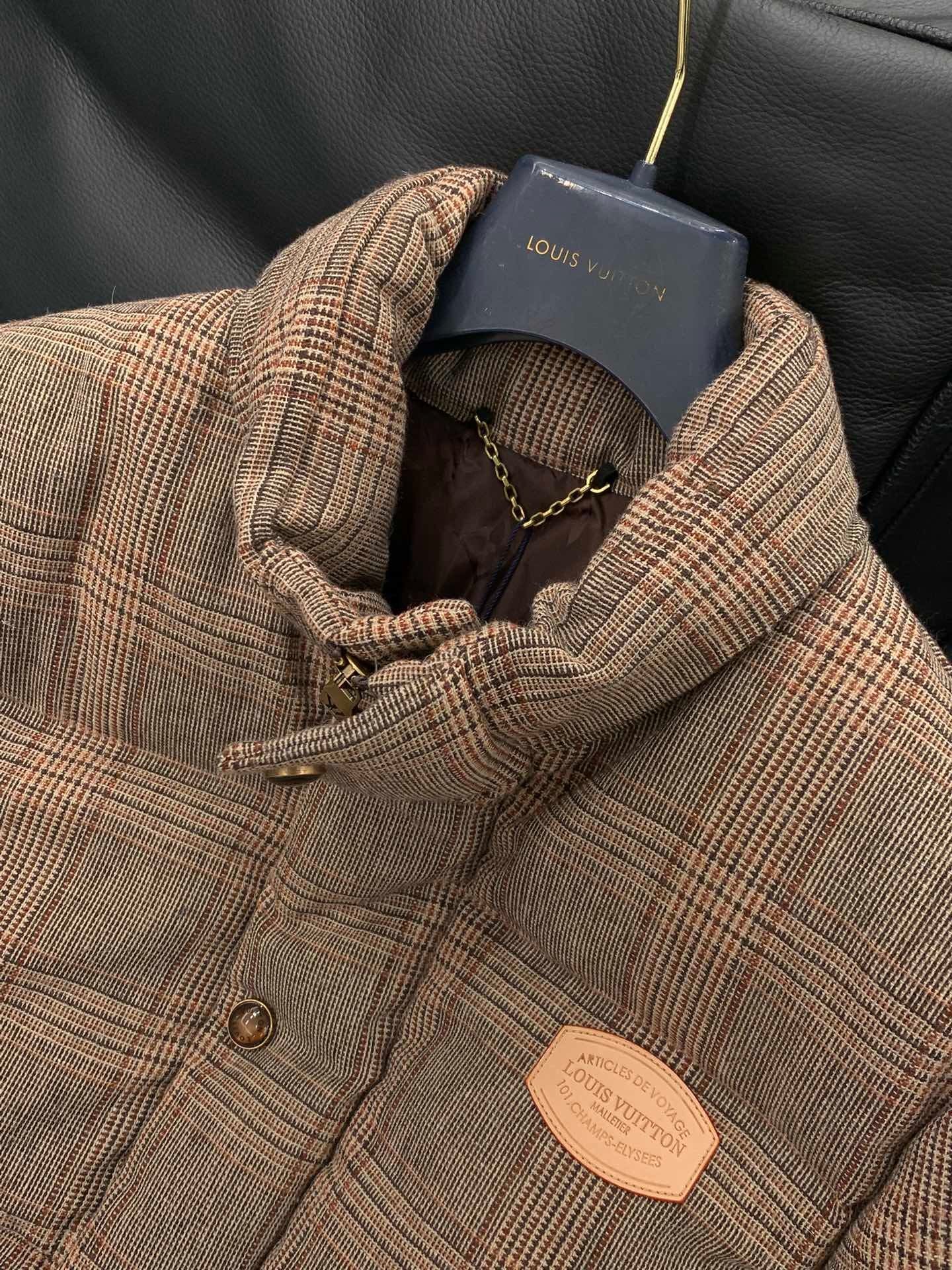 Karierte, wattierte Daunenjacke