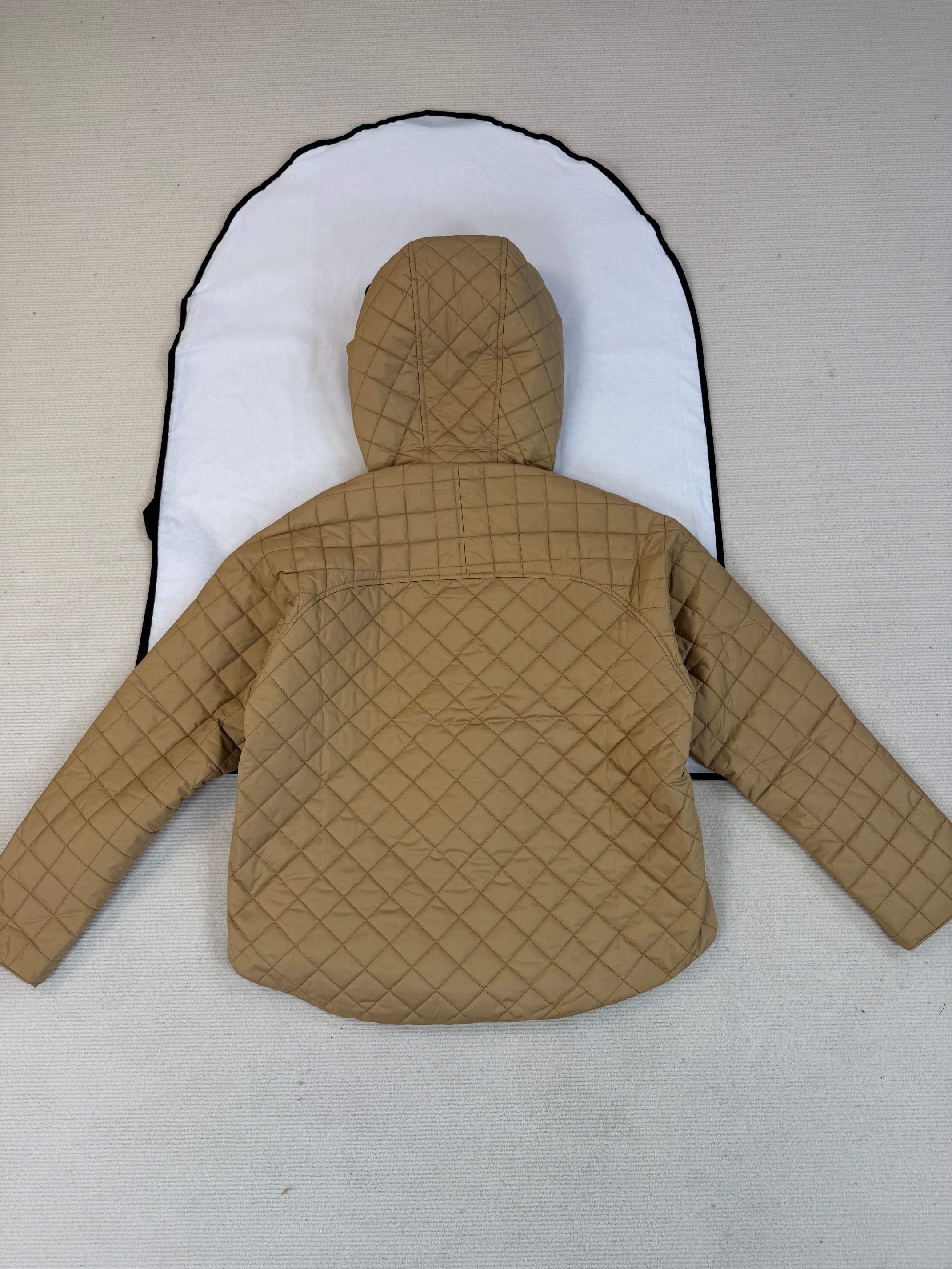 QUILTED HOODED JACKET WITH FRONT FLAP CLOSURE