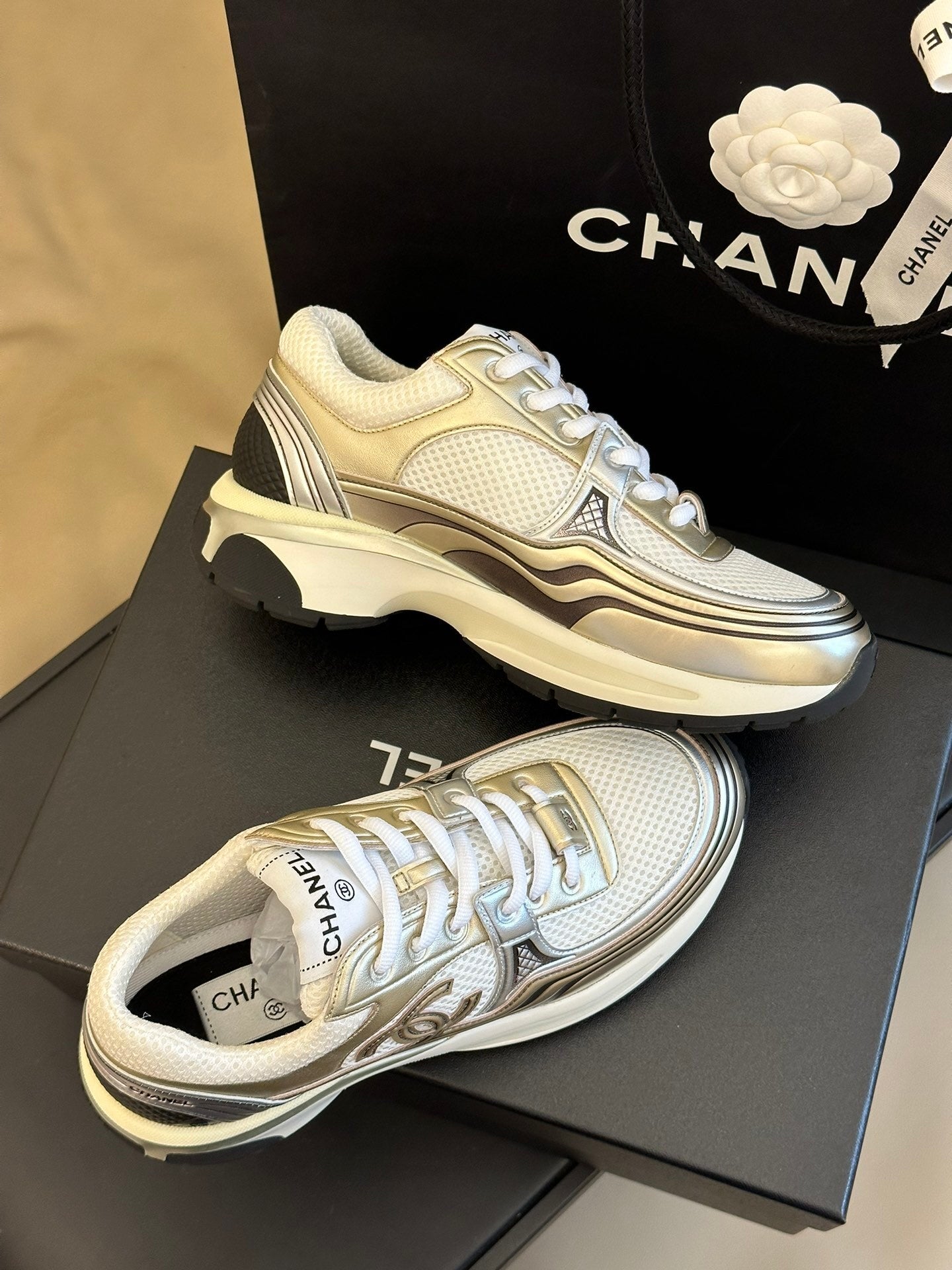 METALLIC PANEL CHUNKY RUNNER SNEAKERS