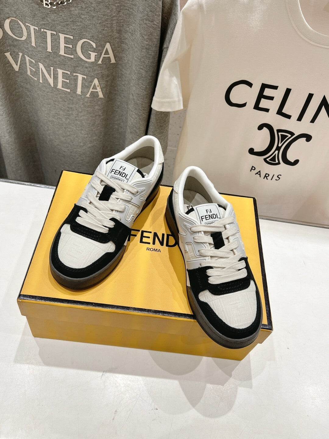 BLACK & WHITE LOW-TOP SNEAKERS WITH CONTRAST PANELS