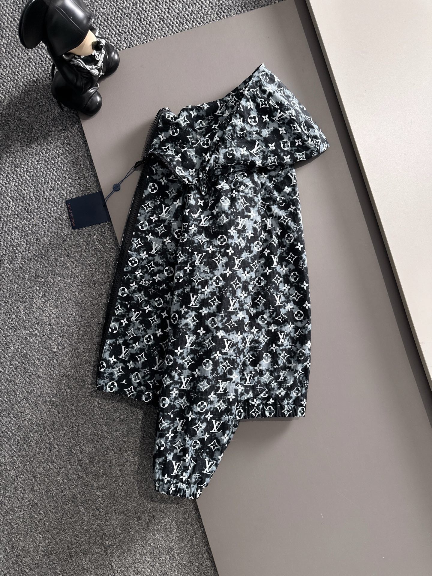 Kapuzenjacke mit Reißverschluss und durchgehendem Kontrastmuster