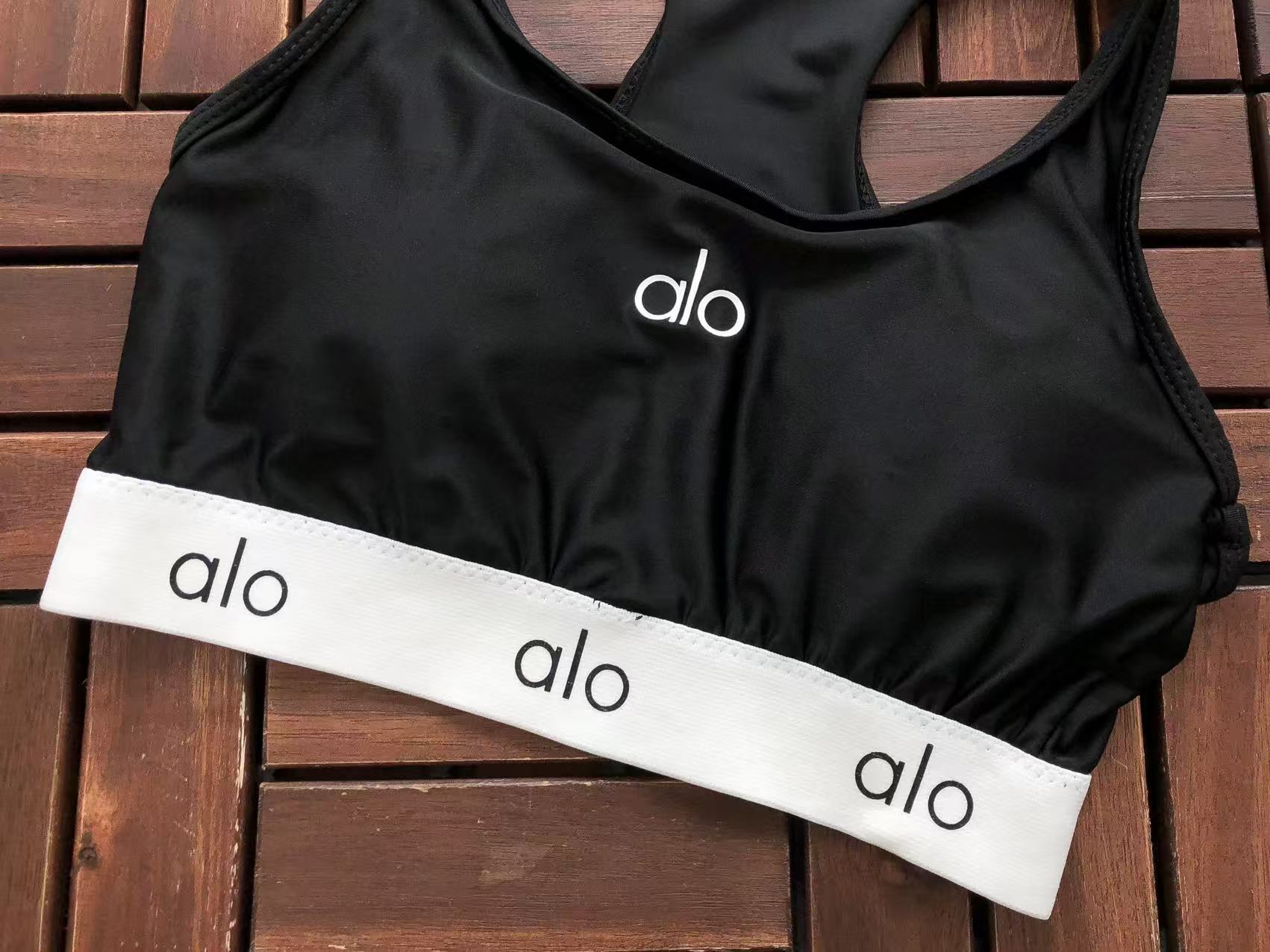 SPORT BRA & LEGGINGS SET