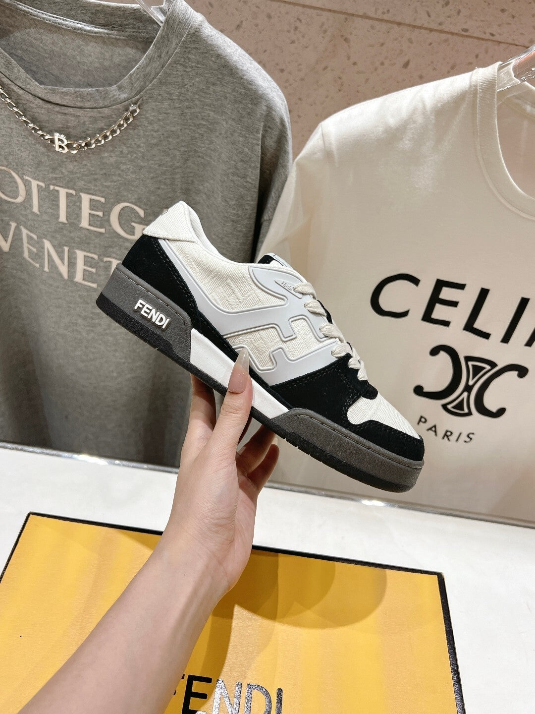 BLACK & WHITE LOW-TOP SNEAKERS WITH CONTRAST PANELS