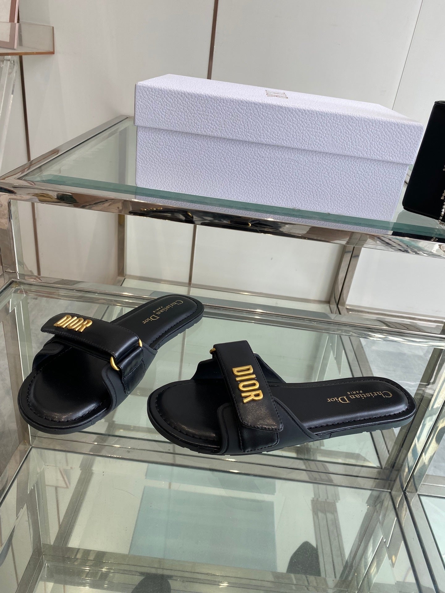 BLACK LOGO STRAP FLAT SLIDES