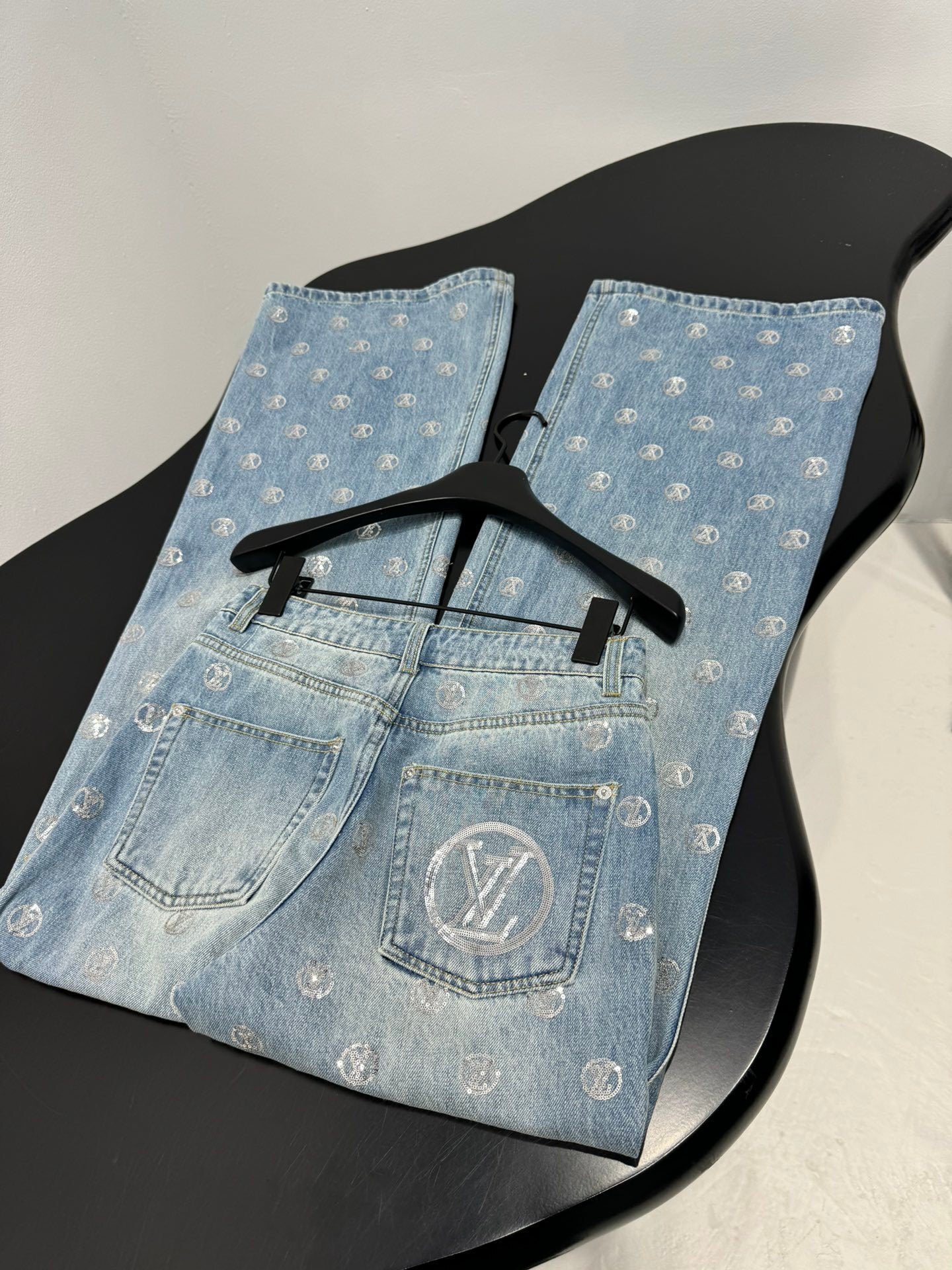 Jeans mit geradem Bein und Allover-Print