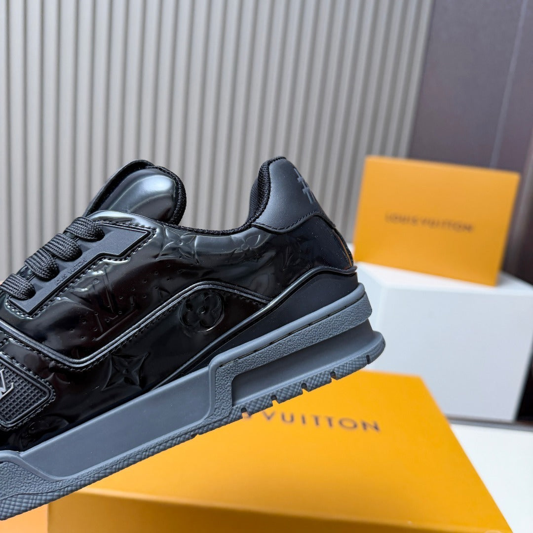 BLACK GLOSS LOW-TOP SNEAKERS WITH SCULPTED SOLE
