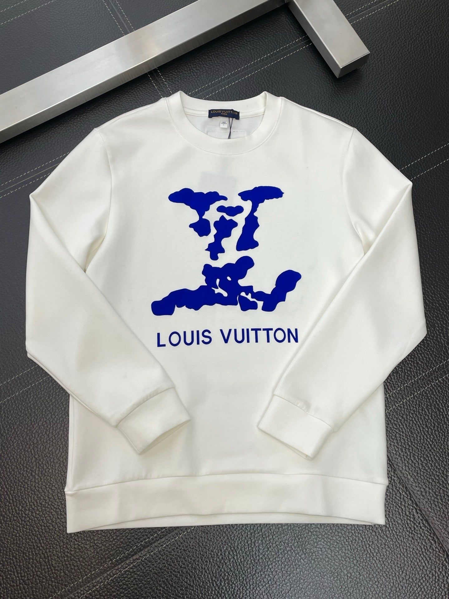 Rundhals-Sweatshirt mit auffälliger abstrakter Grafik