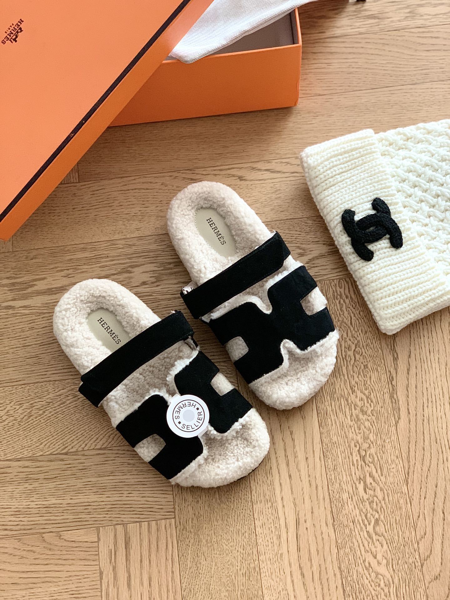 SHEARLING SLIDE SANDALS WITH BLACK STRAPS