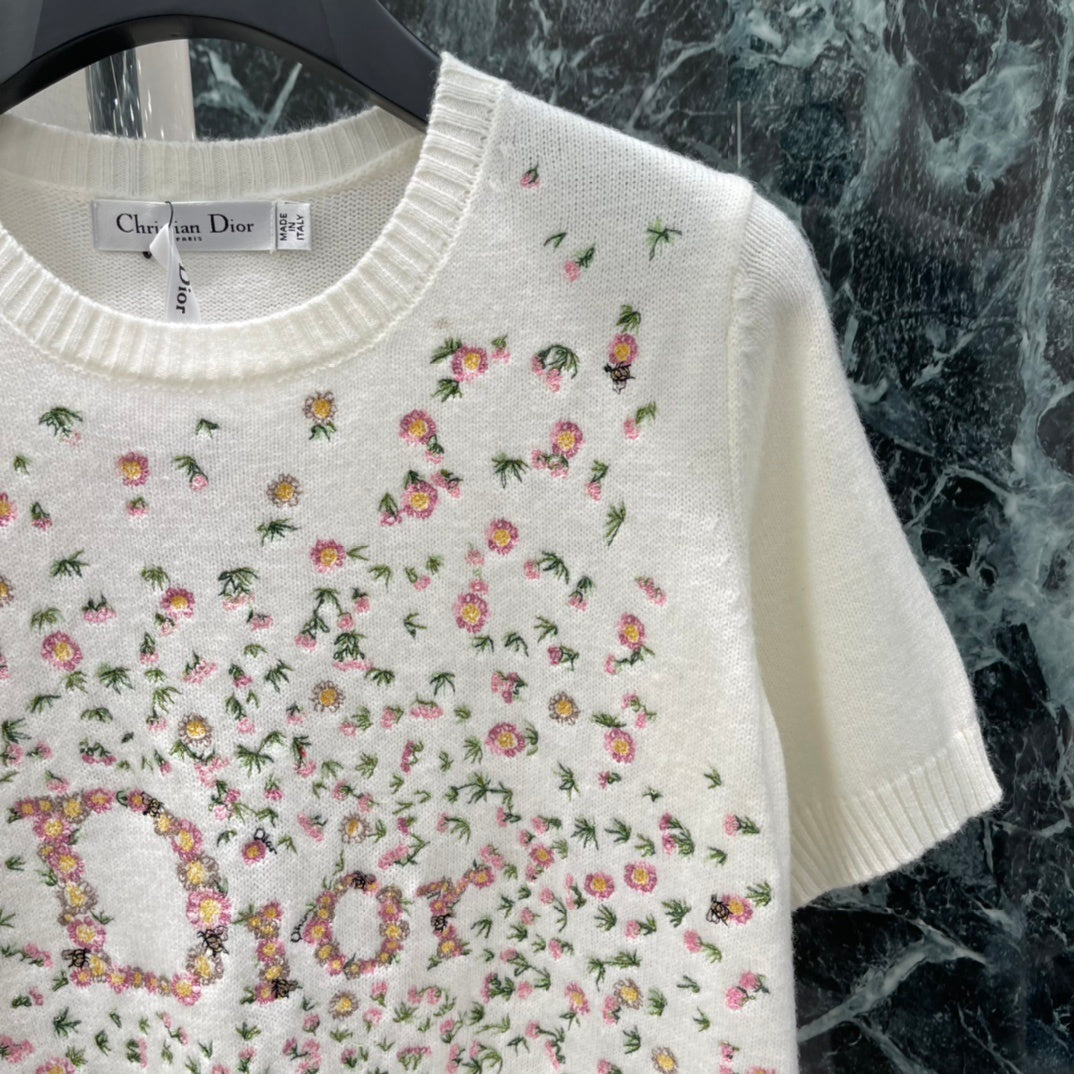 FLORAL EMBROIDERED KNIT TOP