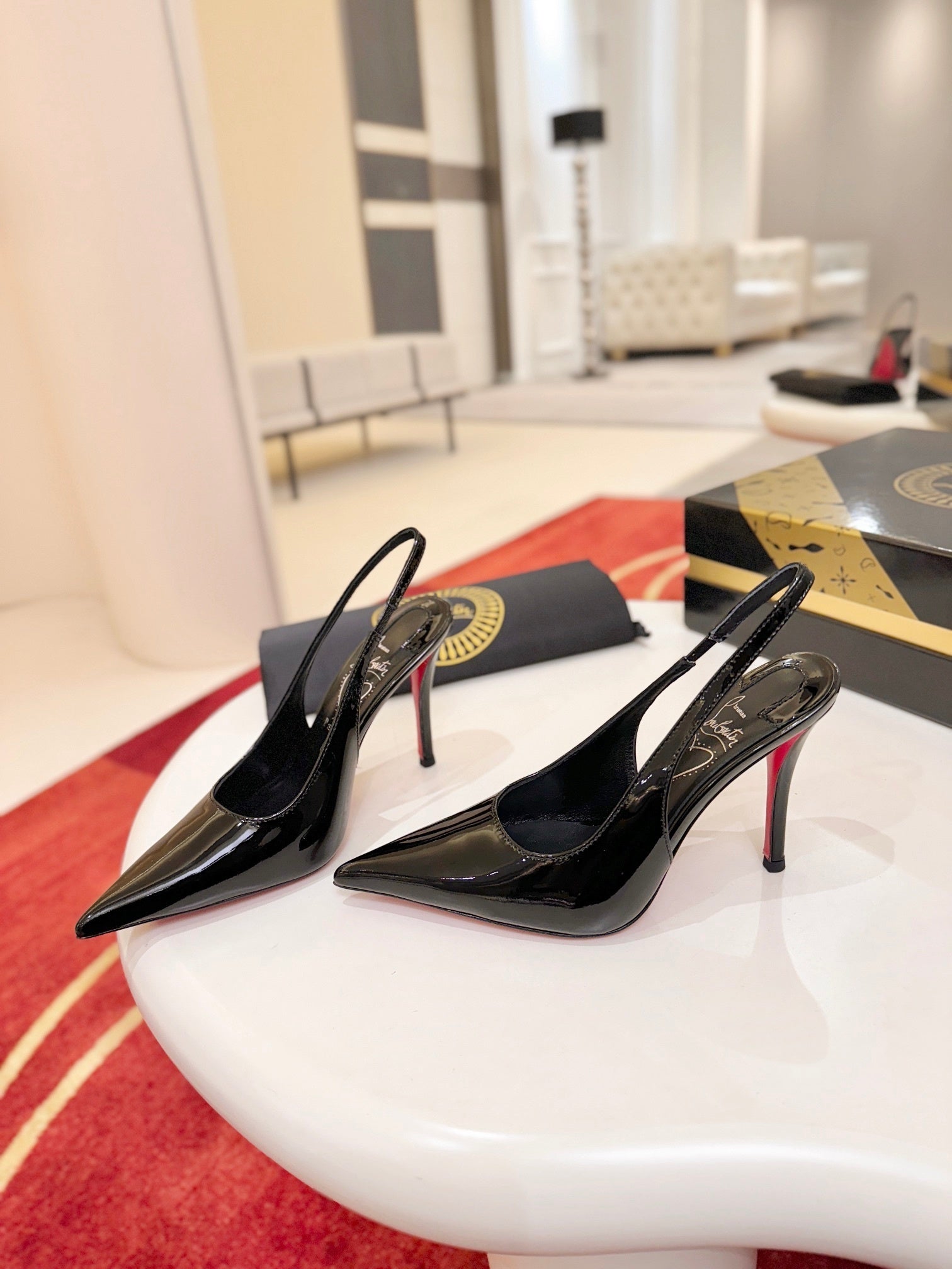 BLACK PATENT SLINGBACK POINTED HEELS