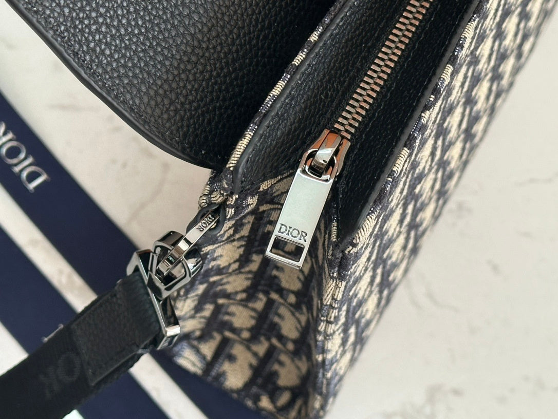 ELEGANT PATTERNED CANVAS SHOULDER BAG WITH LEATHER FLAP