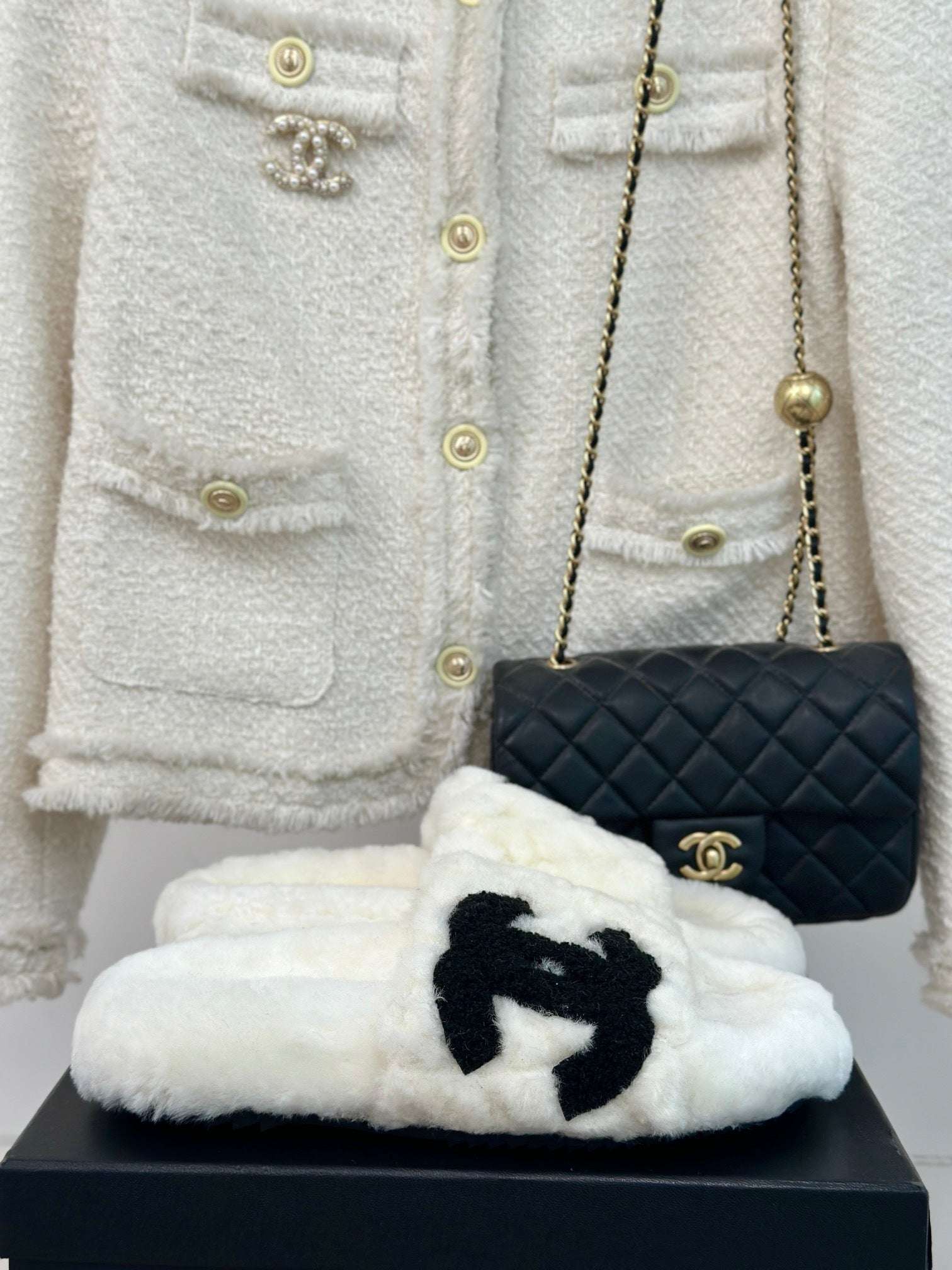 PLUSH FAUX FUR SLIDES – IVORY