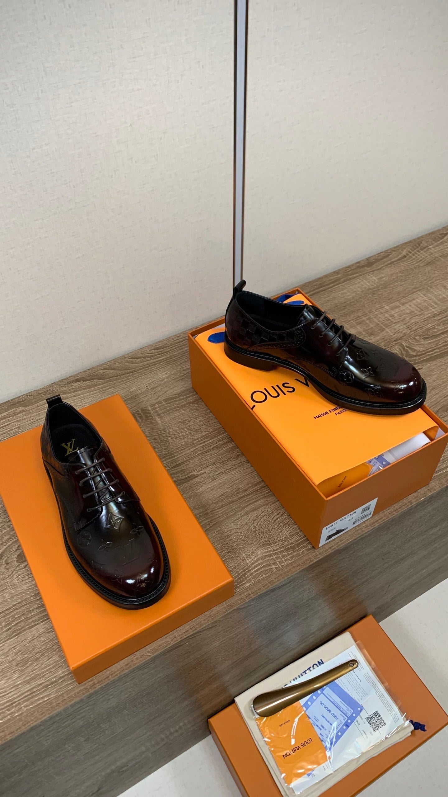 DARK BROWN PATENT LEATHER LACE-UP DRESS SHOES