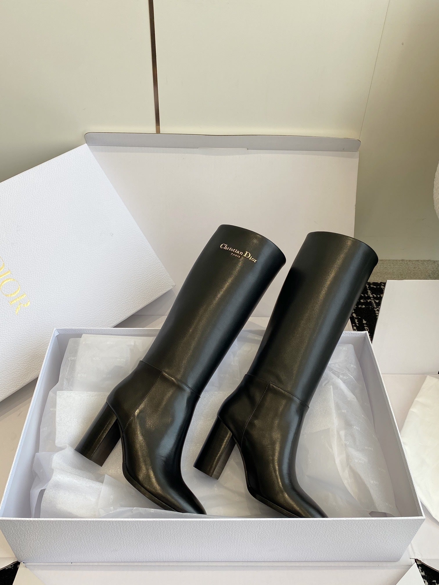 BLACK LEATHER KNEE-HIGH BLOCK HEEL BOOTS