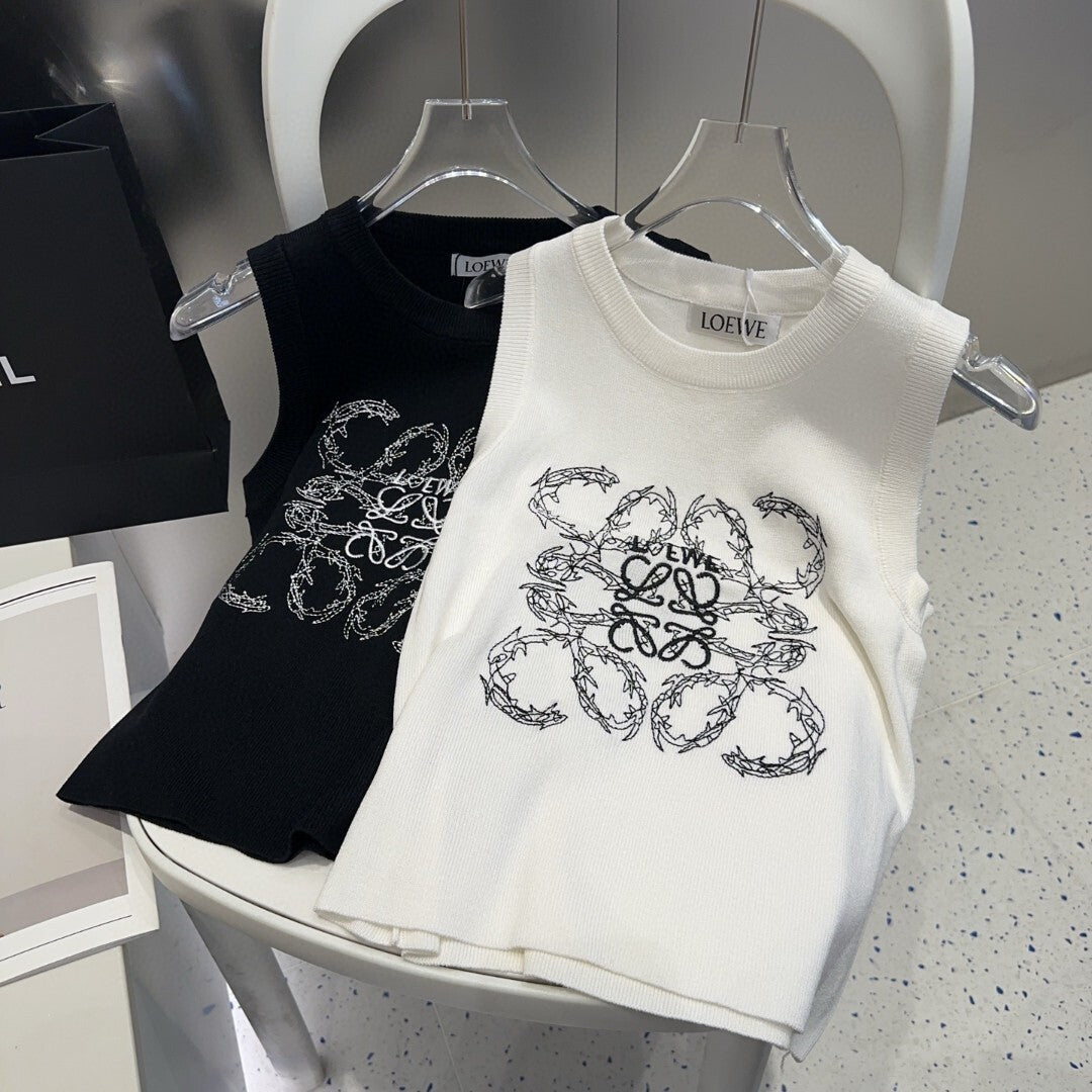 WHITE GRAPHIC PRINT SLEEVELESS TOP
