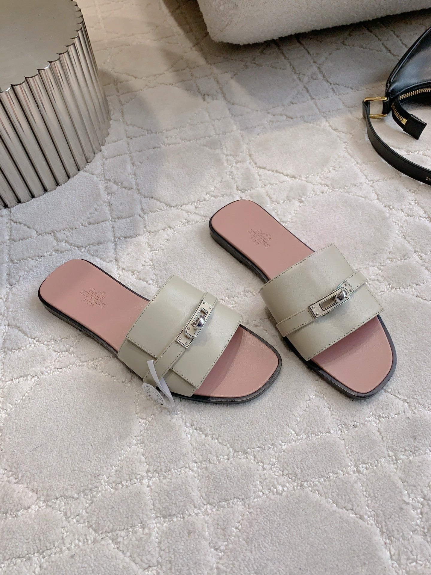 NEUTRAL TONE FLAT SANDALS WITH MODERN METAL HARDWARE