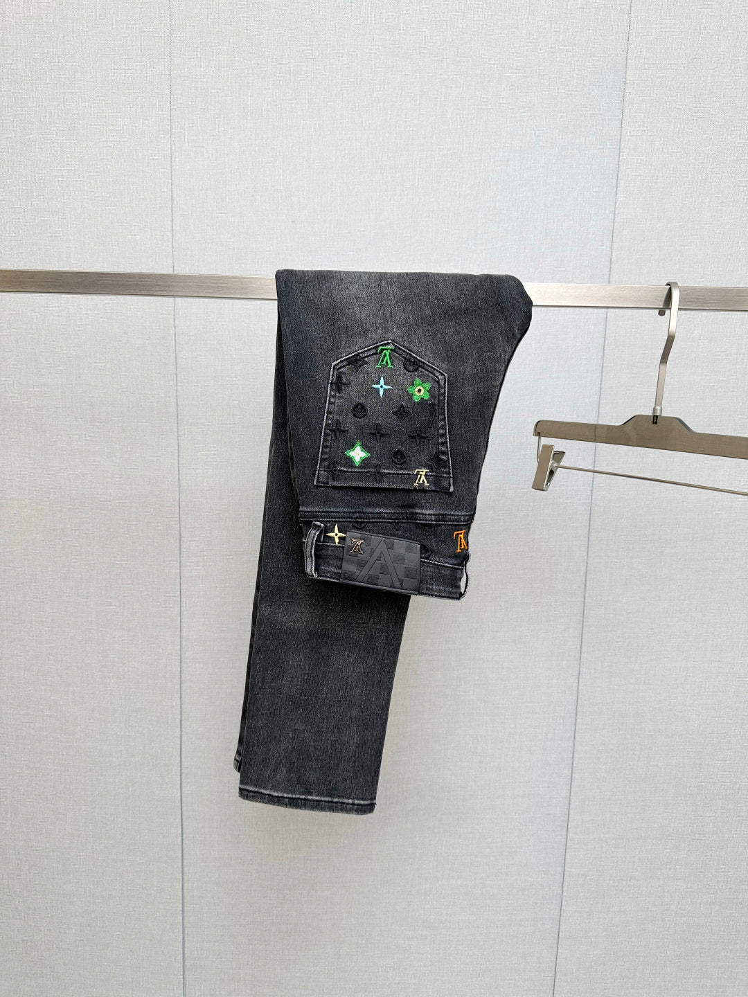 BLACK DENIM JEANS WITH EMBROIDERED BACK POCKET DETAILS