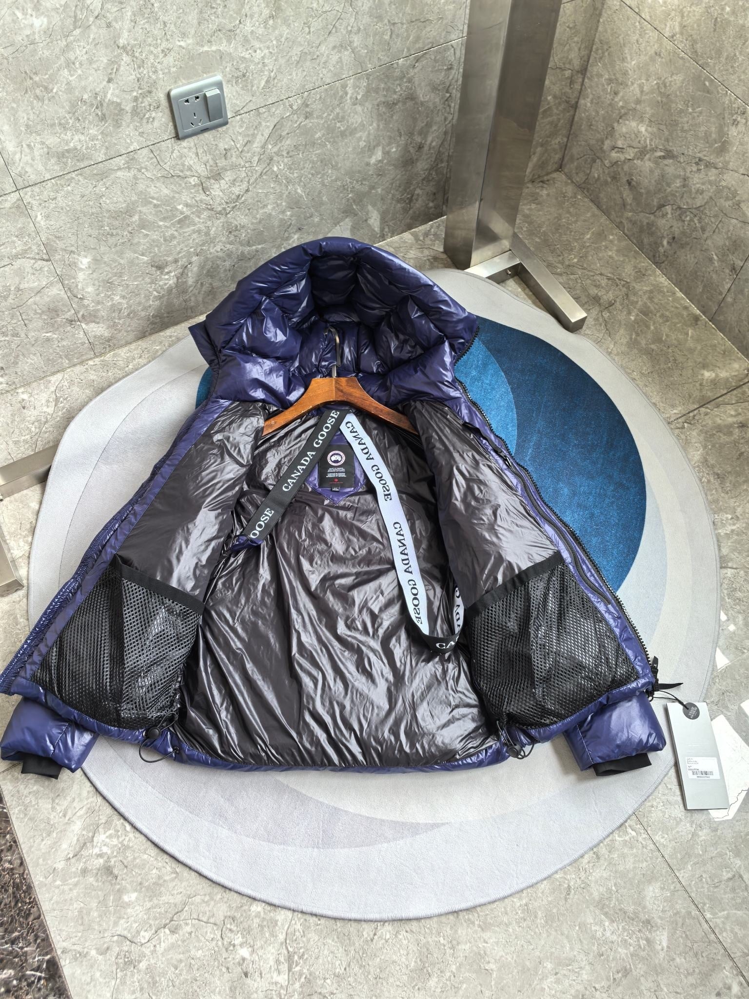 BLUE SHINY HOODED PUFFER JACKET