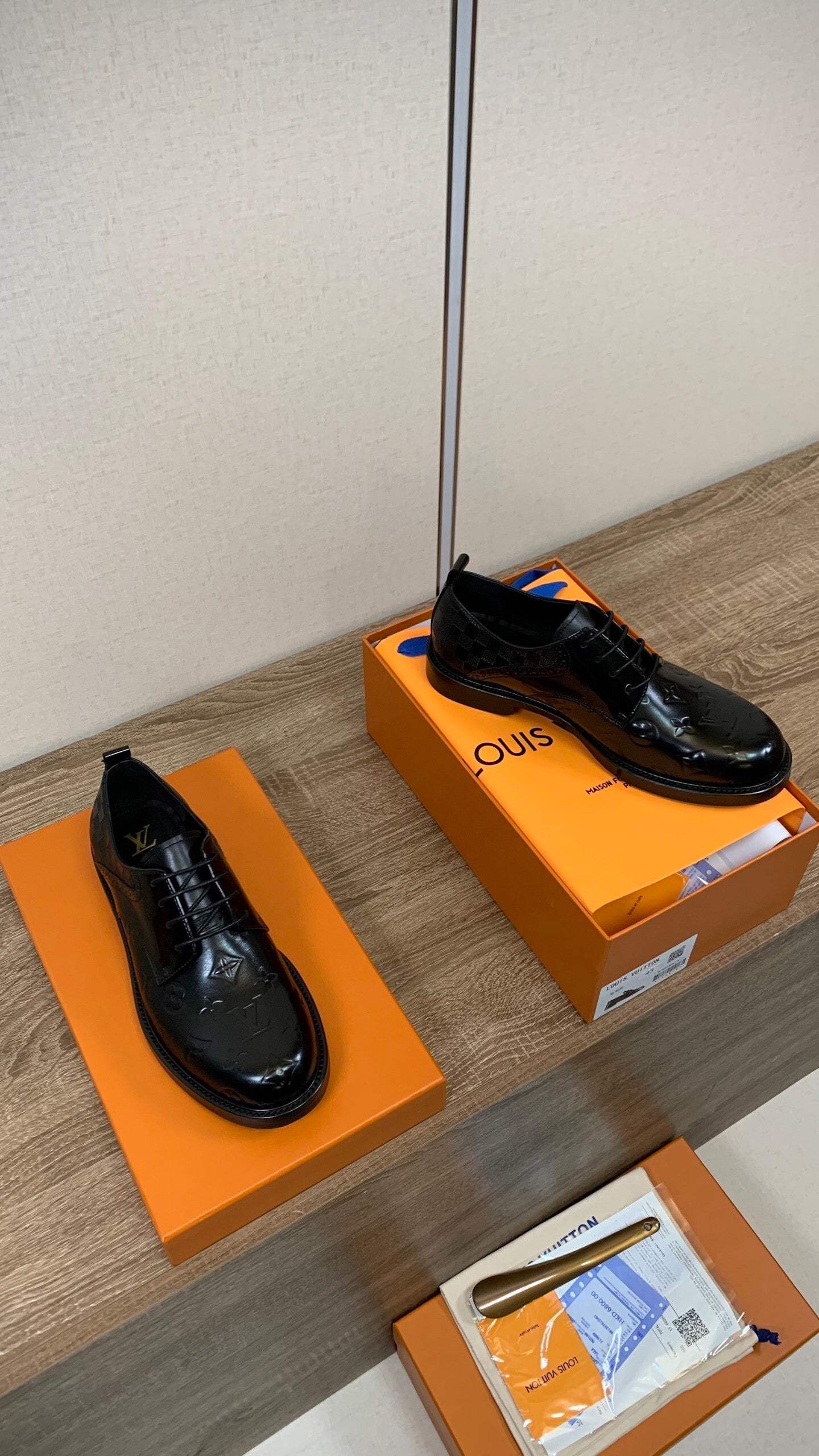 BLACK EMBOSSED LEATHER LACE-UP DRESS SHOES