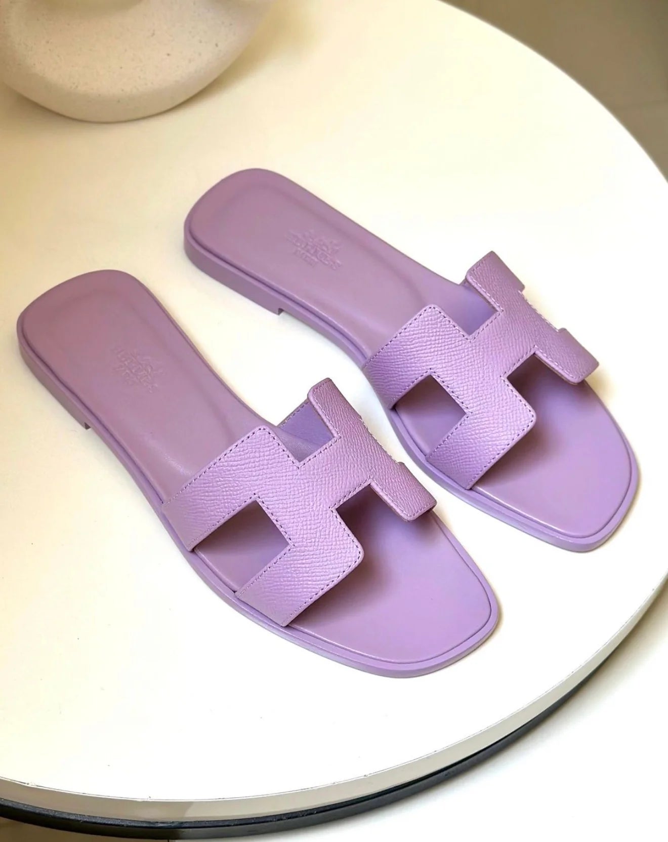 LAVENDER CUTOUT SLIDE SANDALS