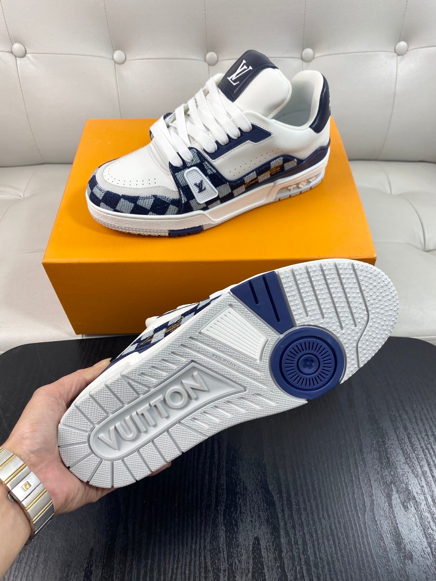 WHITE AND NAVY LOW-TOP SNEAKERS WITH CHECKED DETAILS