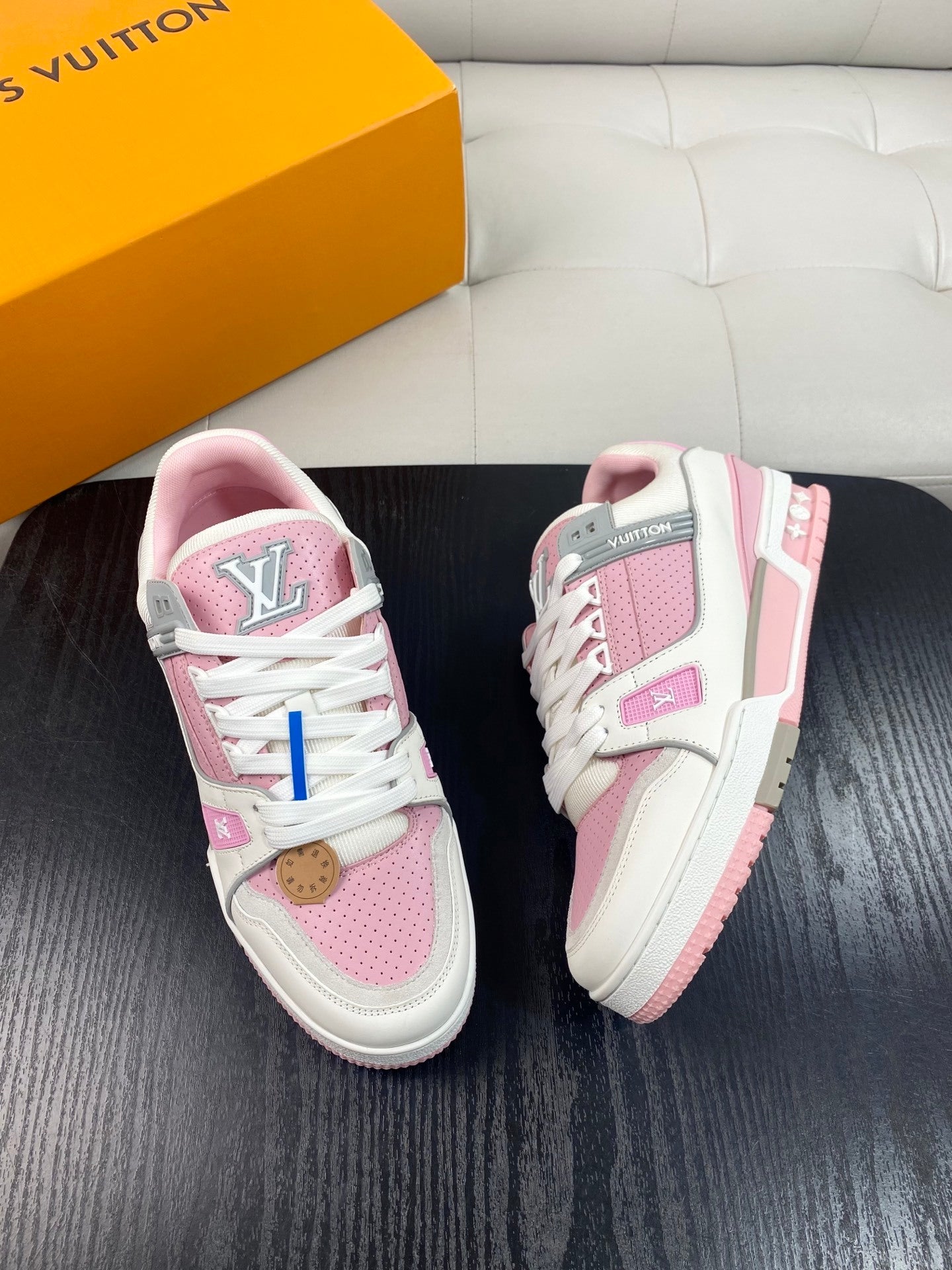 PINK AND WHITE LOW-TOP SNEAKERS WITH PERFORATED DETAILS