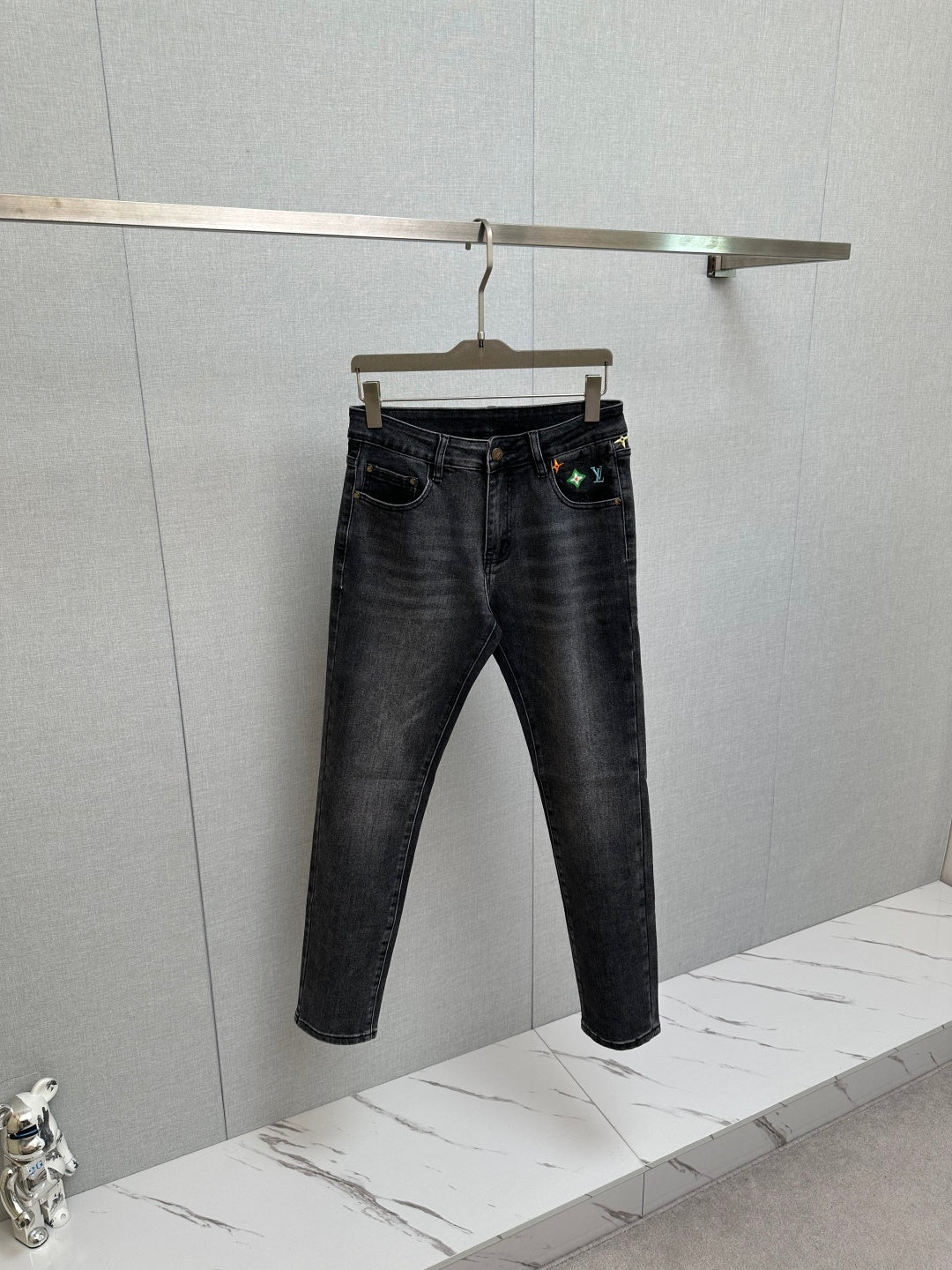 BLACK DENIM JEANS WITH EMBROIDERED BACK POCKET DETAILS