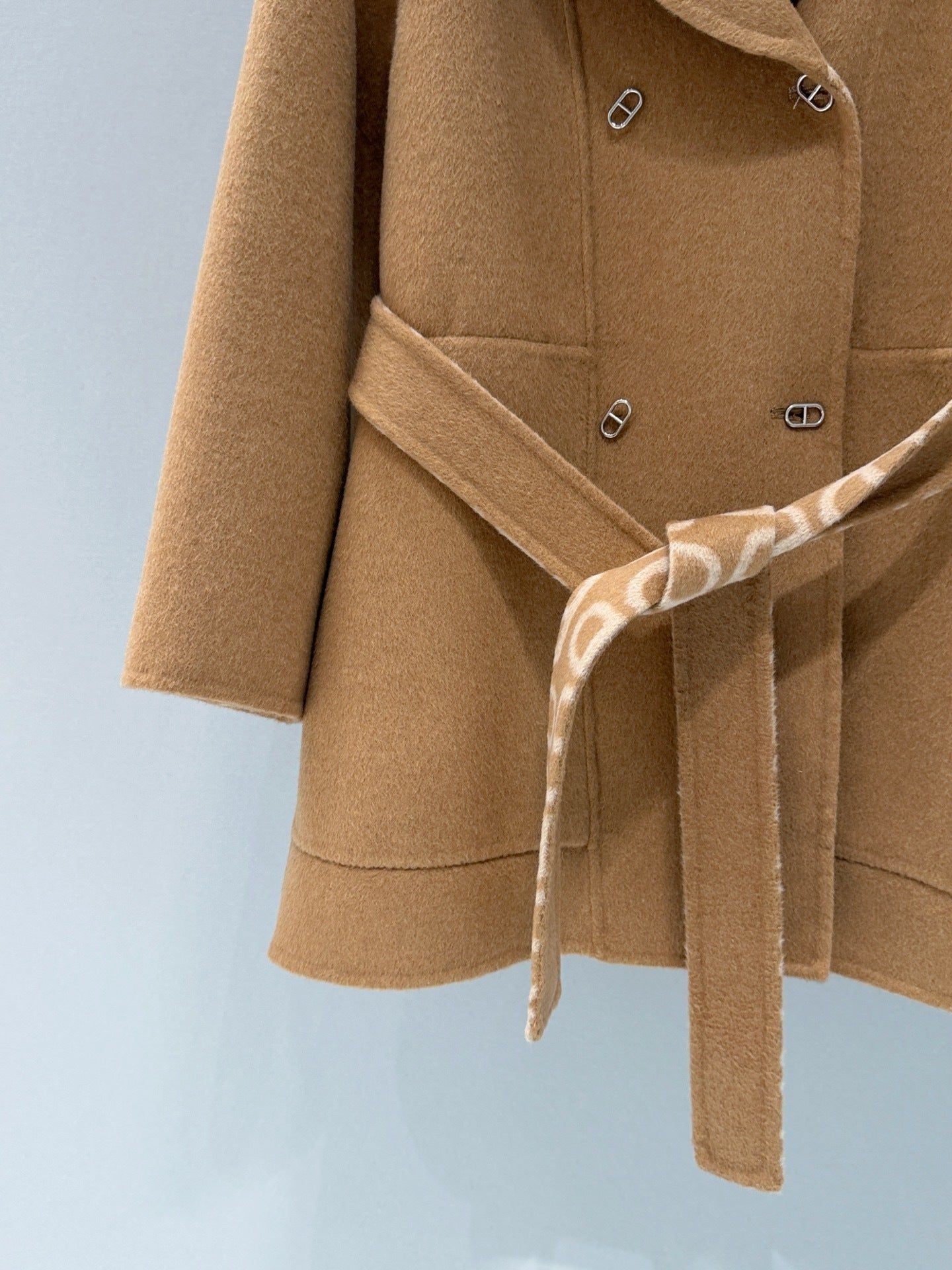 CAMEL SHORT COAT WITH SOFT COLLAR AND ADJUSTABLE BELT