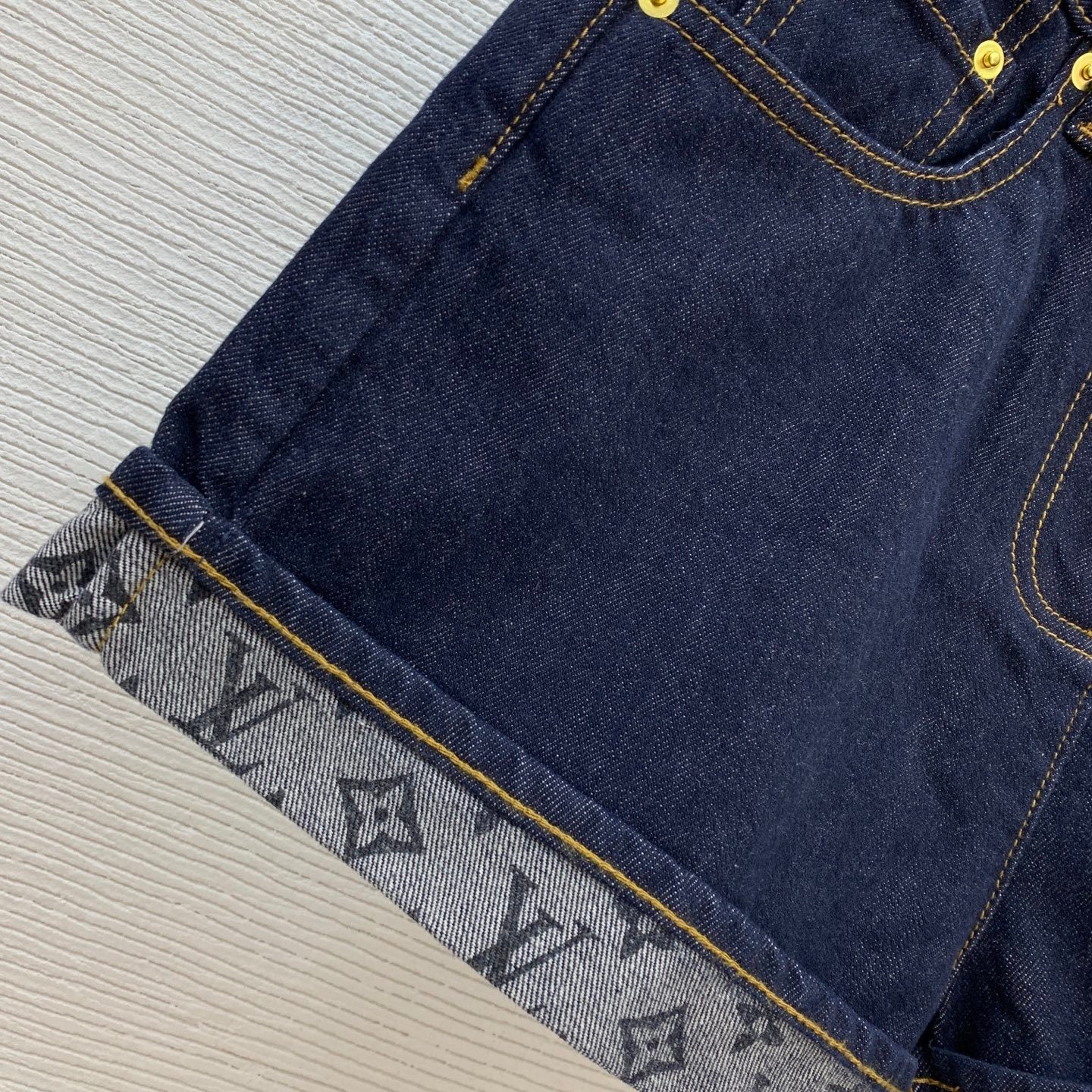 DENIM HIGH-WAIST SHORTS WITH TURN-UP HEM