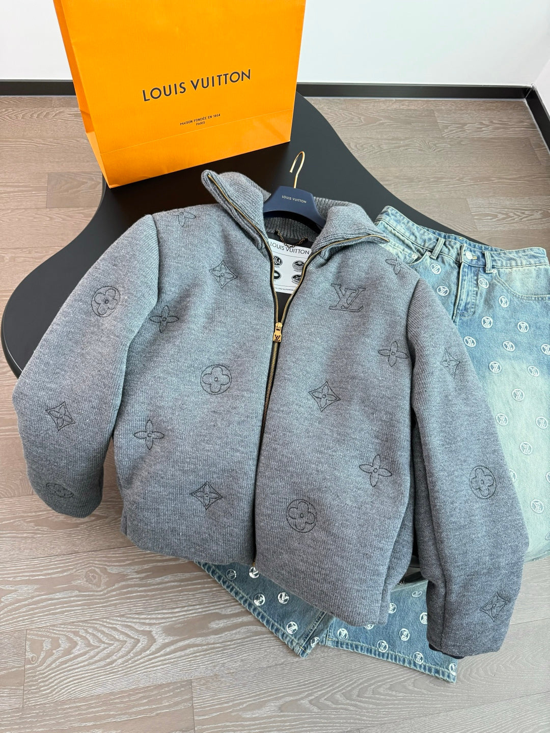 KNIT ZIP-UP JACKET WITH EMBOSSED PATTERN