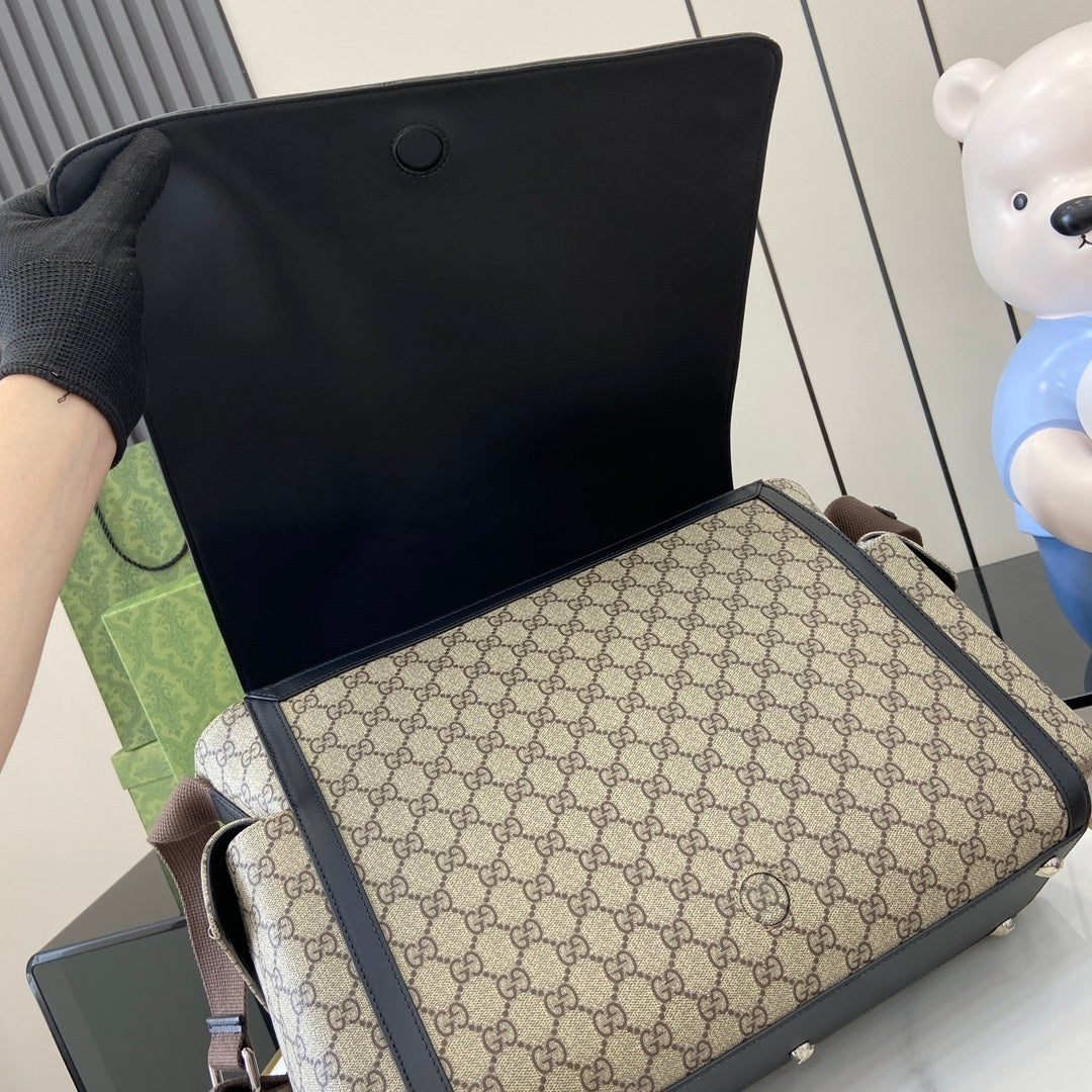 CLASSIC PATTERN MESSENGER BAG