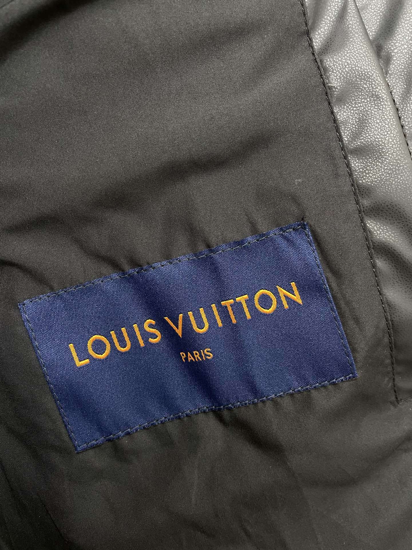 EMBOSSED PADDED HOODED VEST