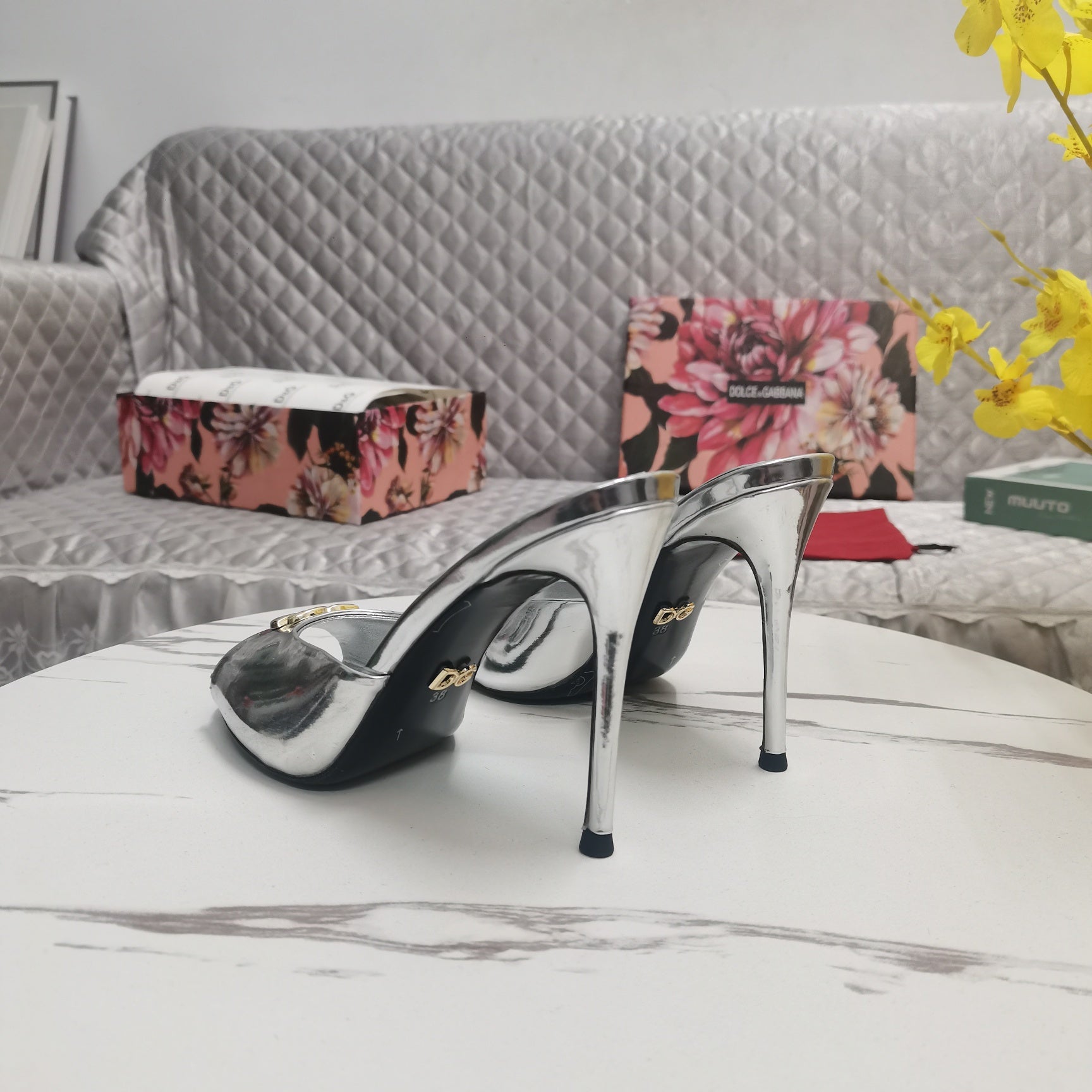 SILVER METALLIC MULE HEEL SANDALS WITH LOGO DETAIL
