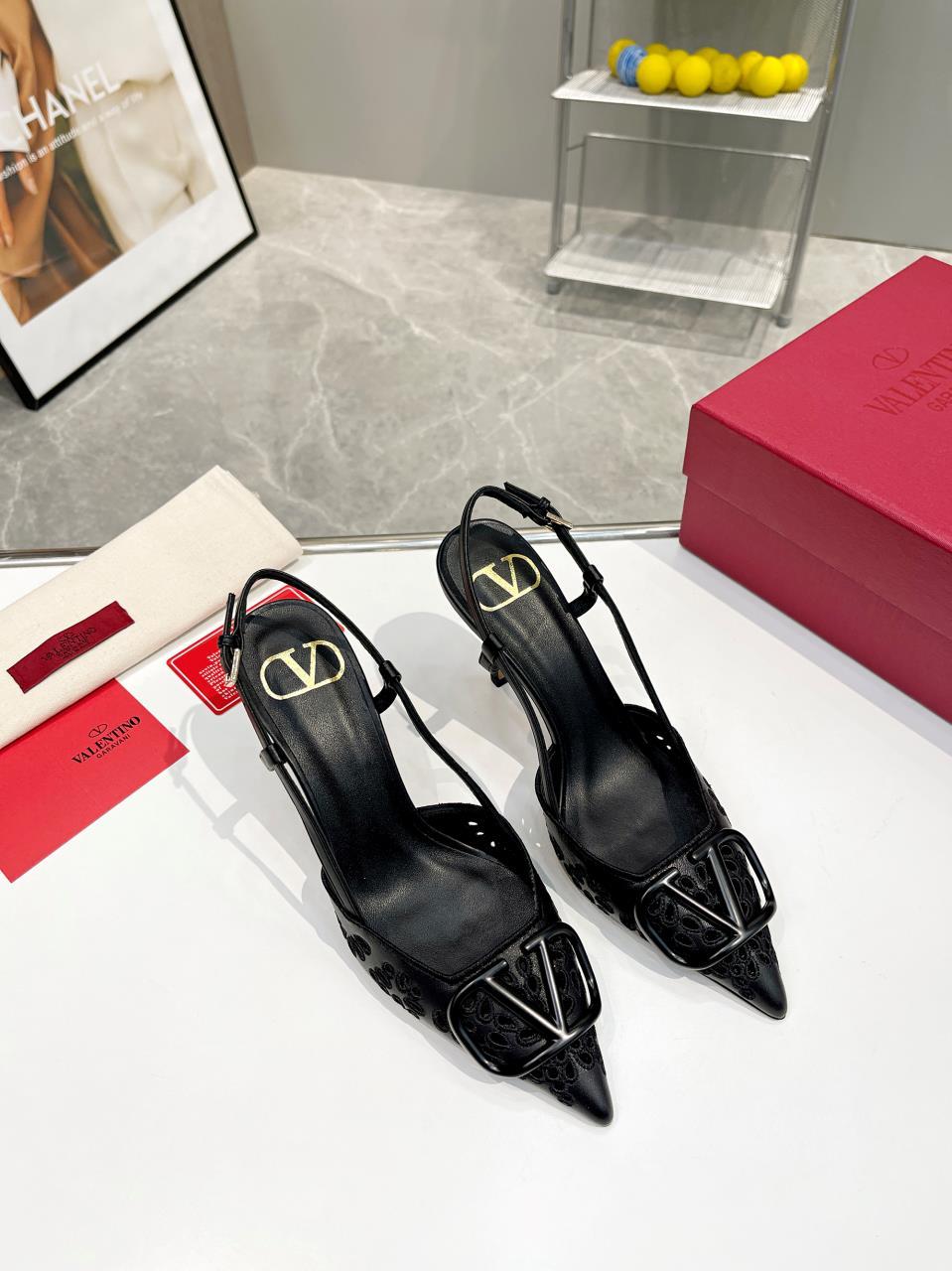 POINTED TOE SLINGBACK HEELS – BLACK CUTOUT DETAIL WITH STATEMENT BUCKLE