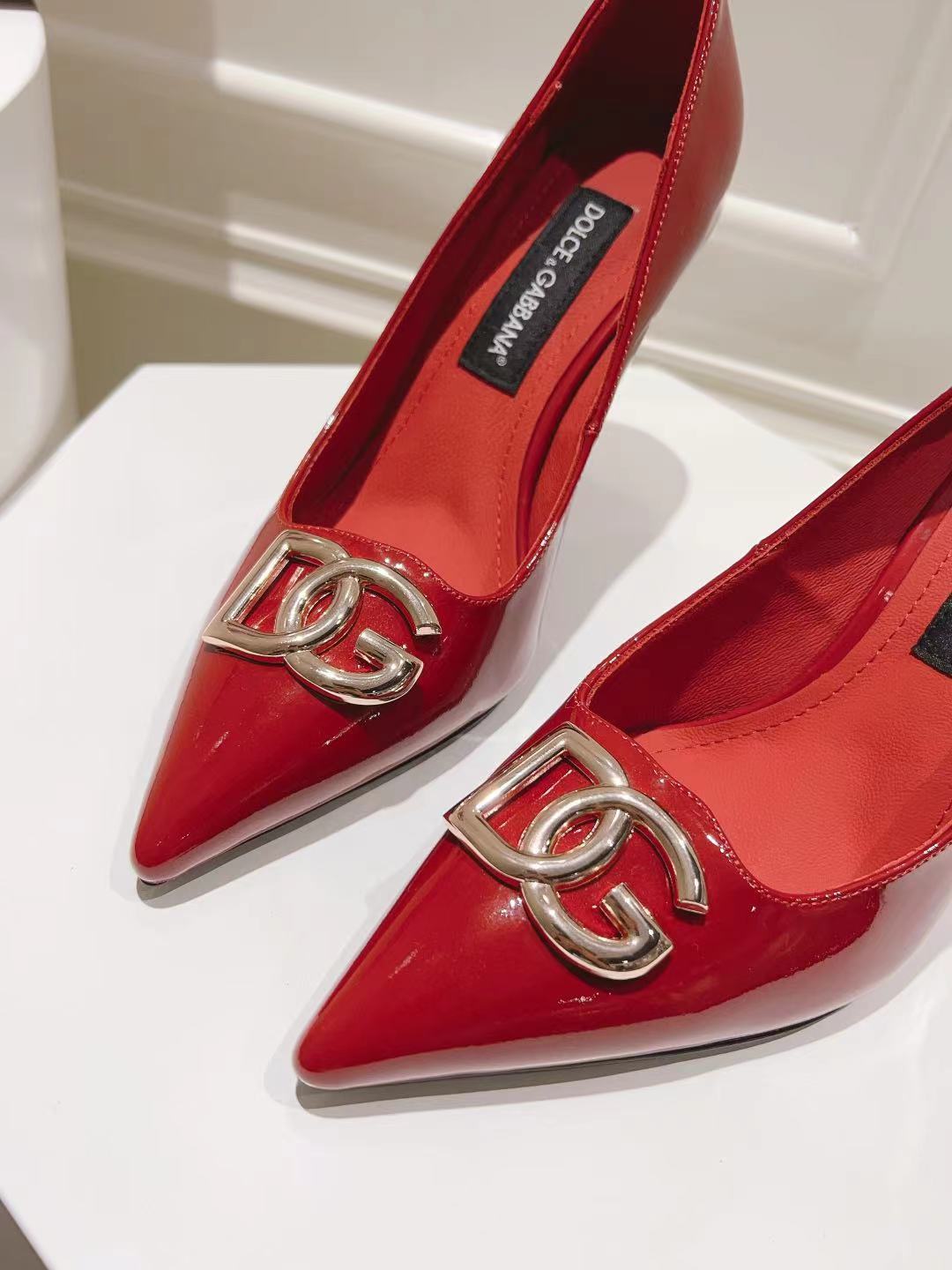 RED PATENT POINTED TOE HEEL PUMPS