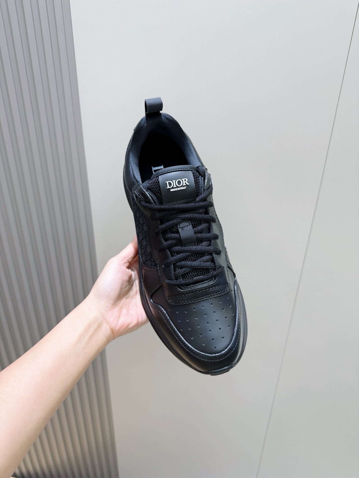 ALL-BLACK LEATHER PANEL SNEAKERS